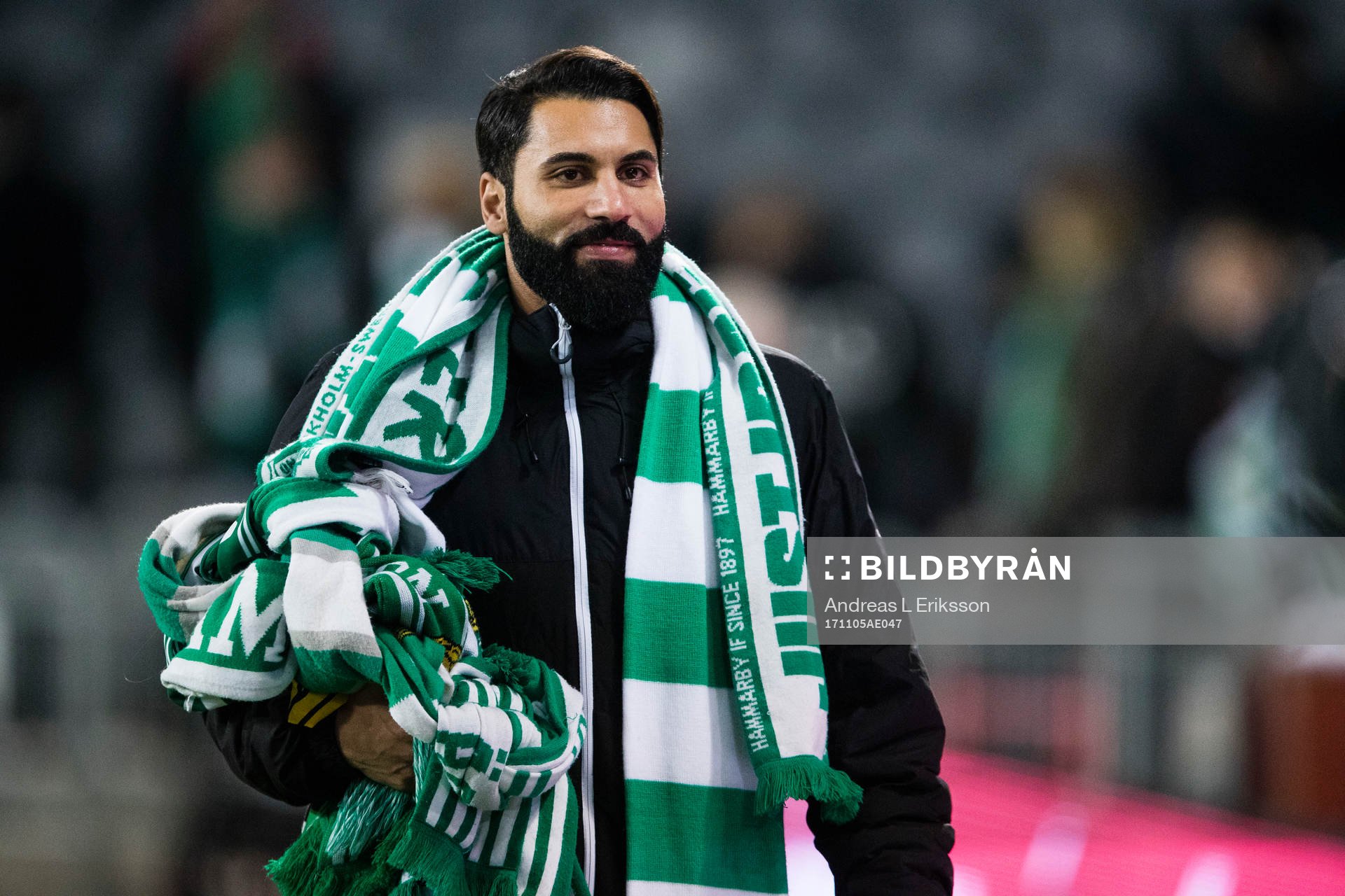 Hammarbys Stefan Batan tackas av efter fotbollsmatchen i Allsvenskan mellan Hammarby och Halmstad den 5 november 2017 i Stockholm. 
