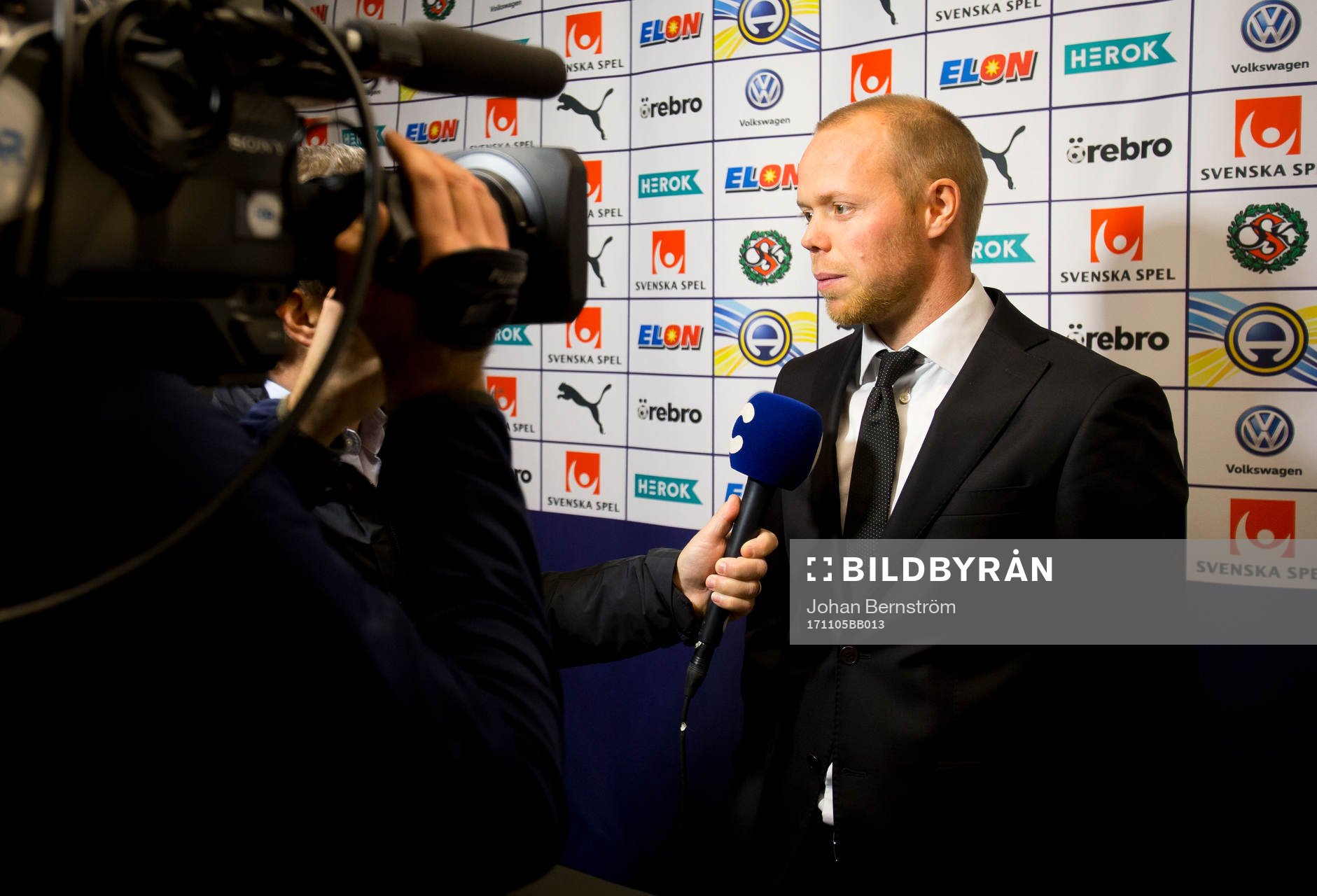 Örebros Patrik Haginge blir intervjuad av CMORE