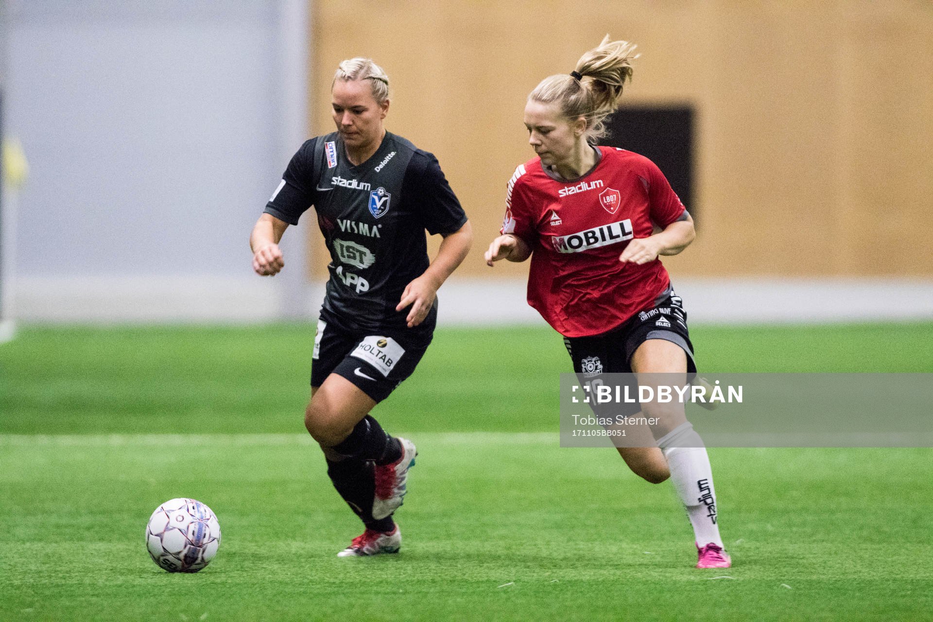 Växjös Julia Norén och LB07s Emilia Ostrell