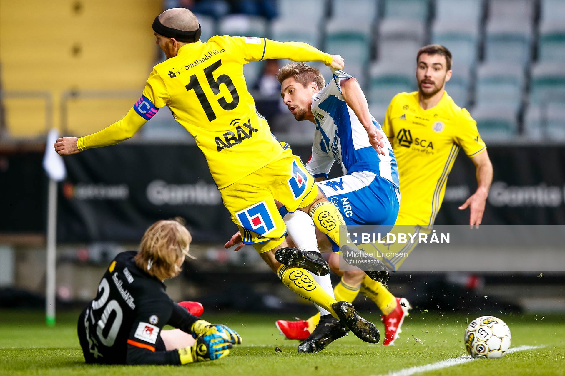IFK Göteborgs Mikael Boman utmanar Sundsvalls målvakt