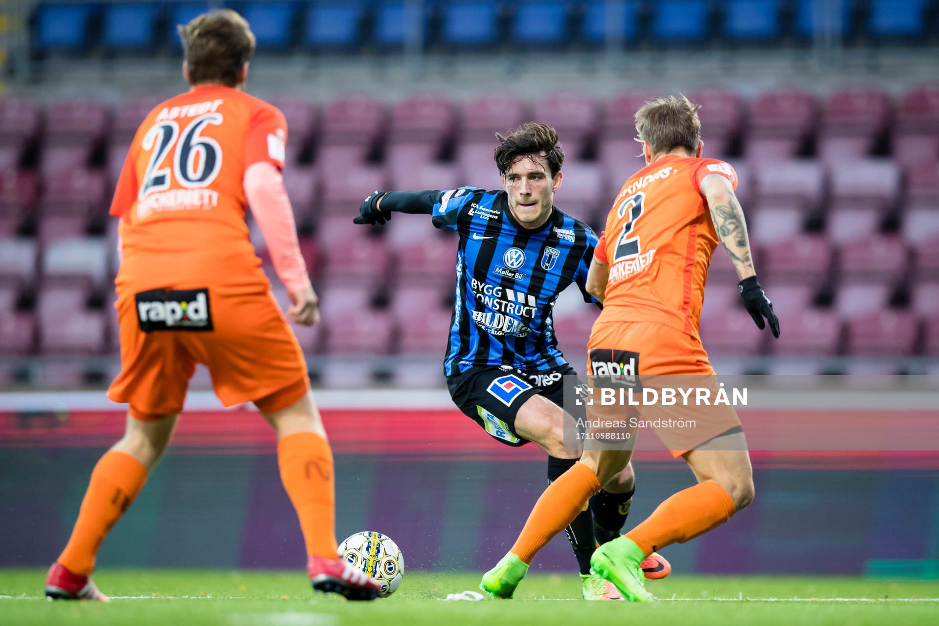 Sirius Ian Sirelius utmanar AFC Eskilstunas Robert Åstedt