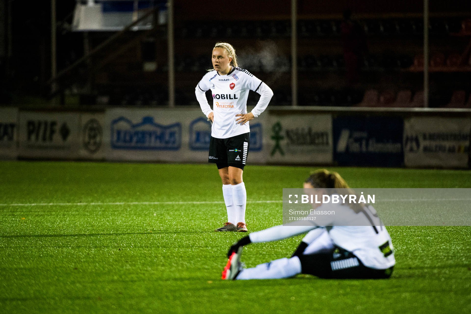 LB07s Iina Salmi och Rebecka Persson deppar