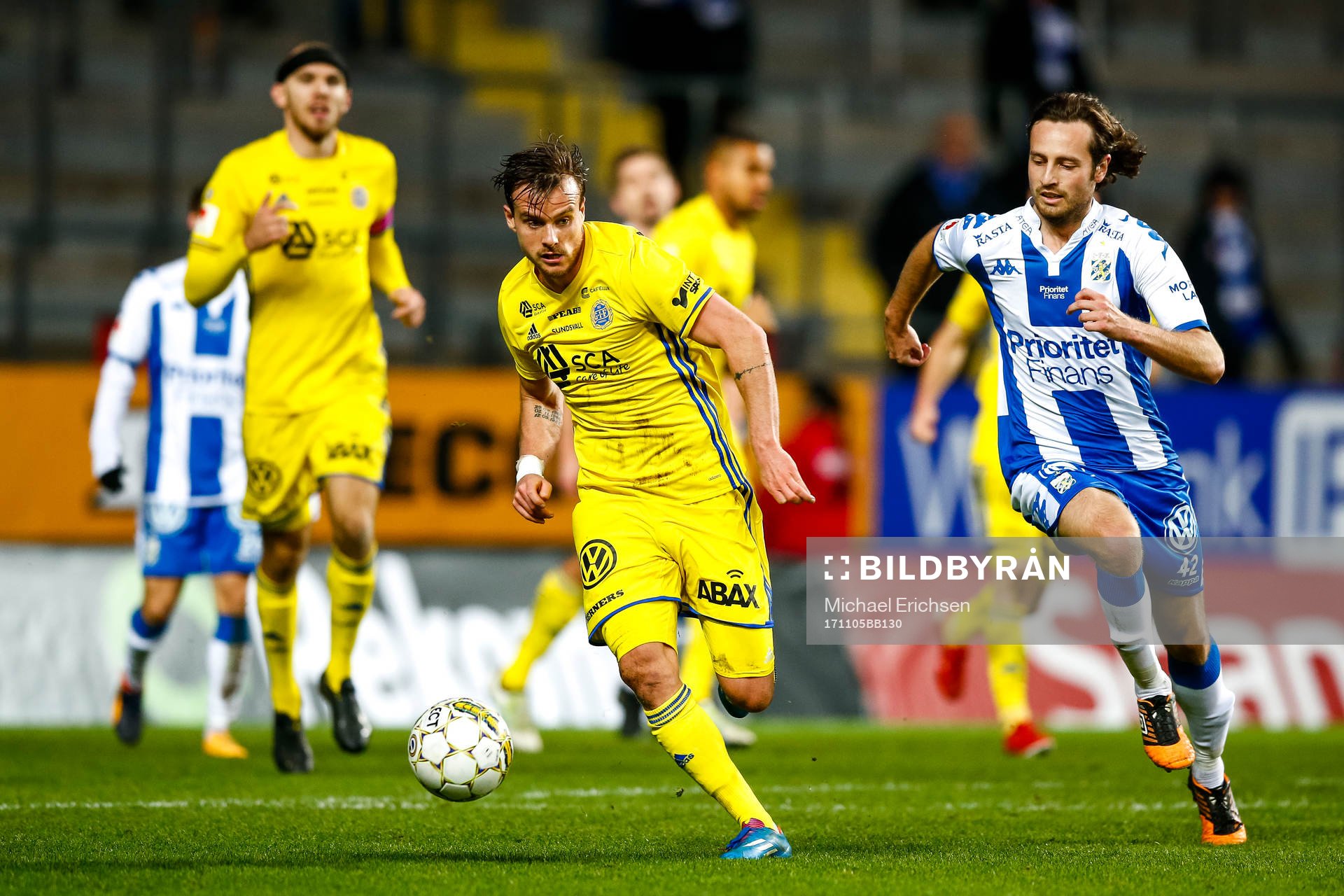 Sundsvalls Eric Larsson och IFK Göteborgs Mikkel Diskerud