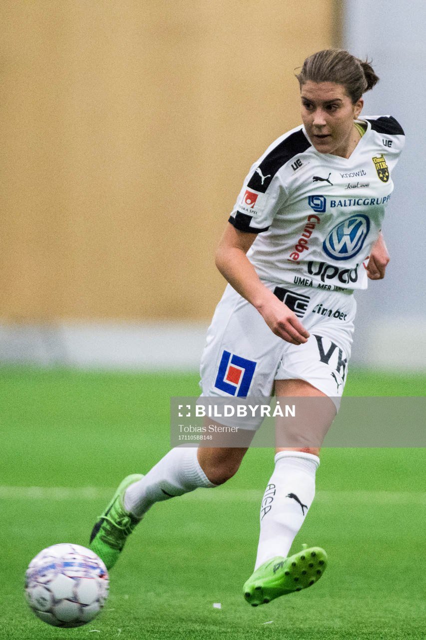 Umeås Jennifer Björnler under finalen i Svenska spel F19 mellan Eskilstuna och Umeå den 5 november 2017 i Stockholm.