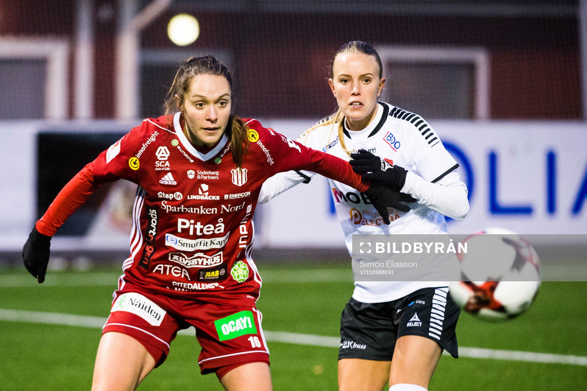 Piteås Felicia Karlsson och LB07s Elin Björklund