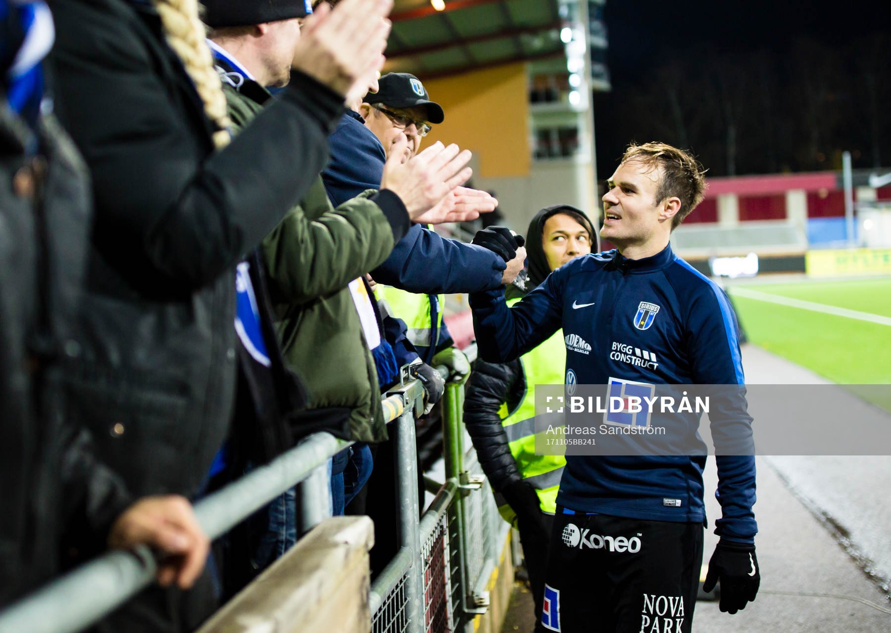 Sirius Niklas Busch Thor tackar supportrarna