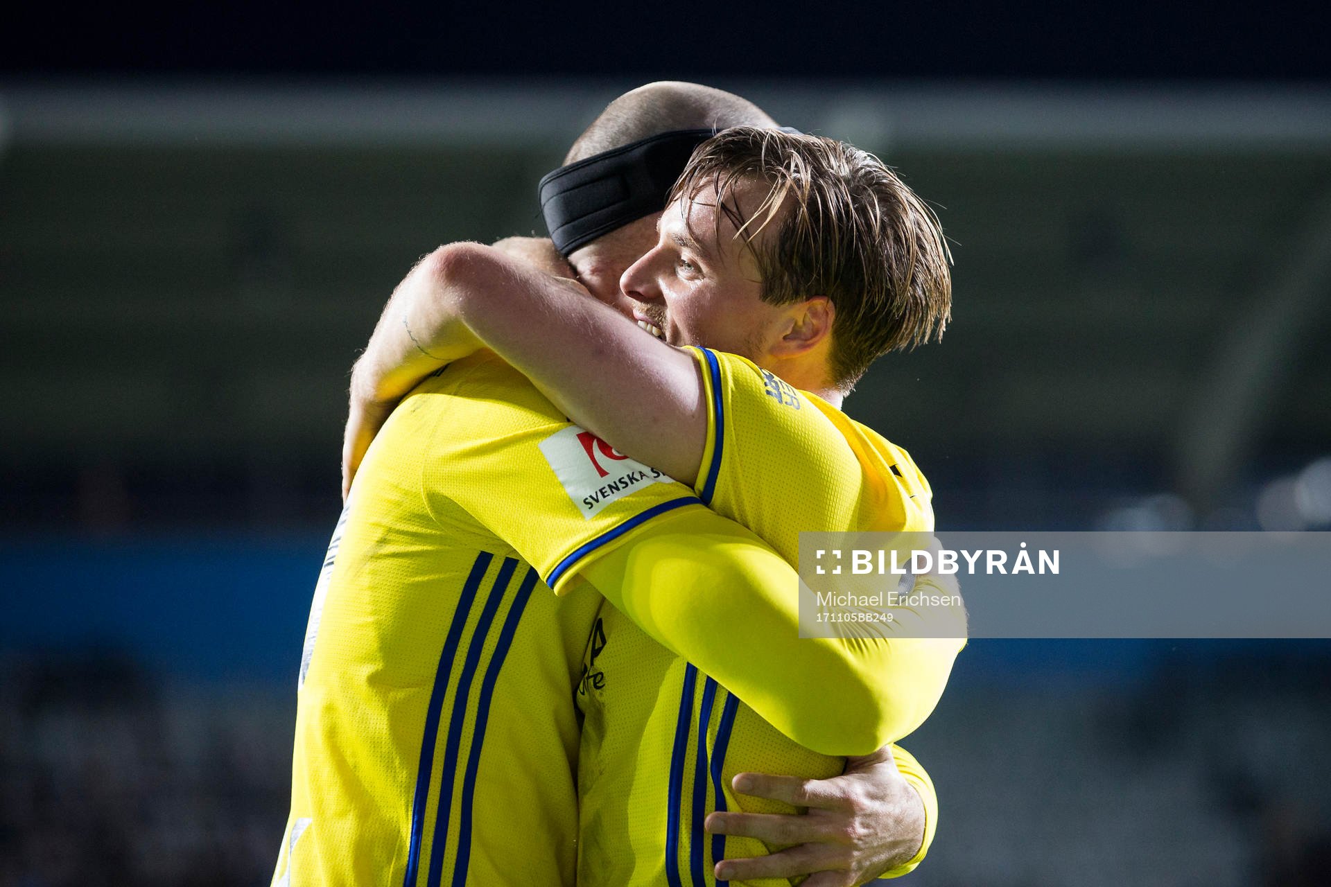 Sundsvalls Marcus Danielson och Eric Larsson kramar om