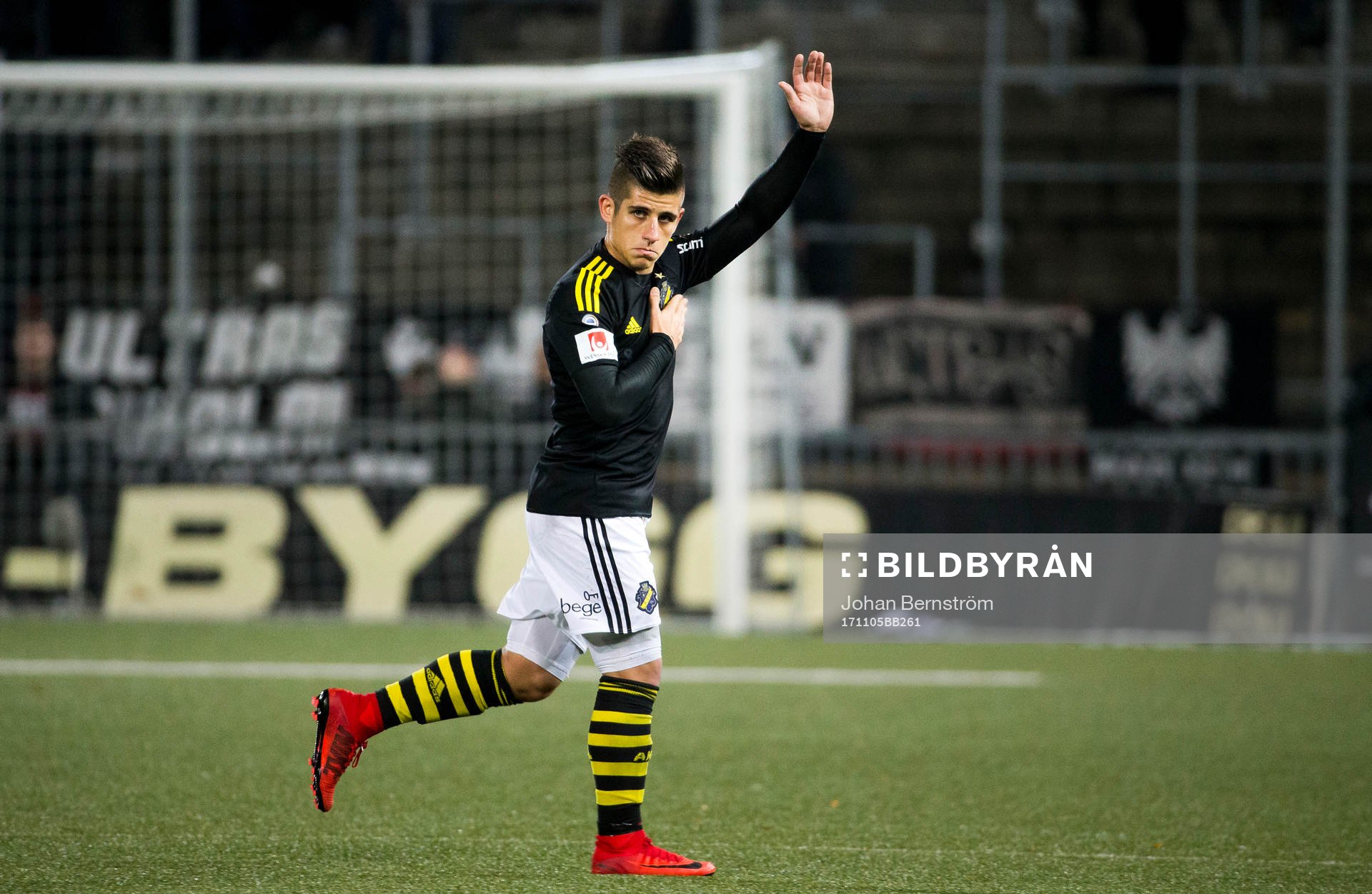 s Nicolas Marcelo Stefanelli tackar fansen