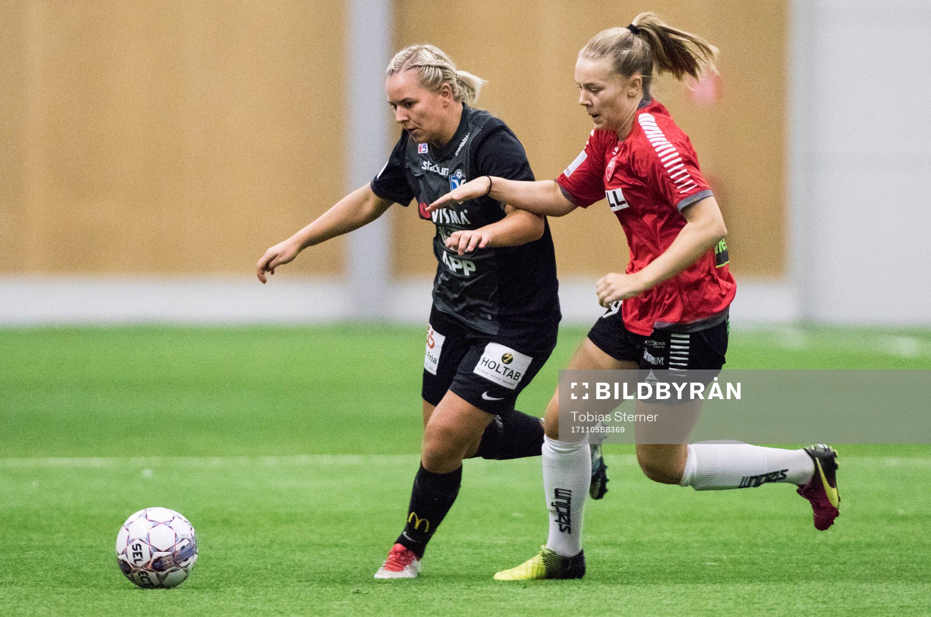 Växjös Julia Norén och LB07s Emilia Ostrell