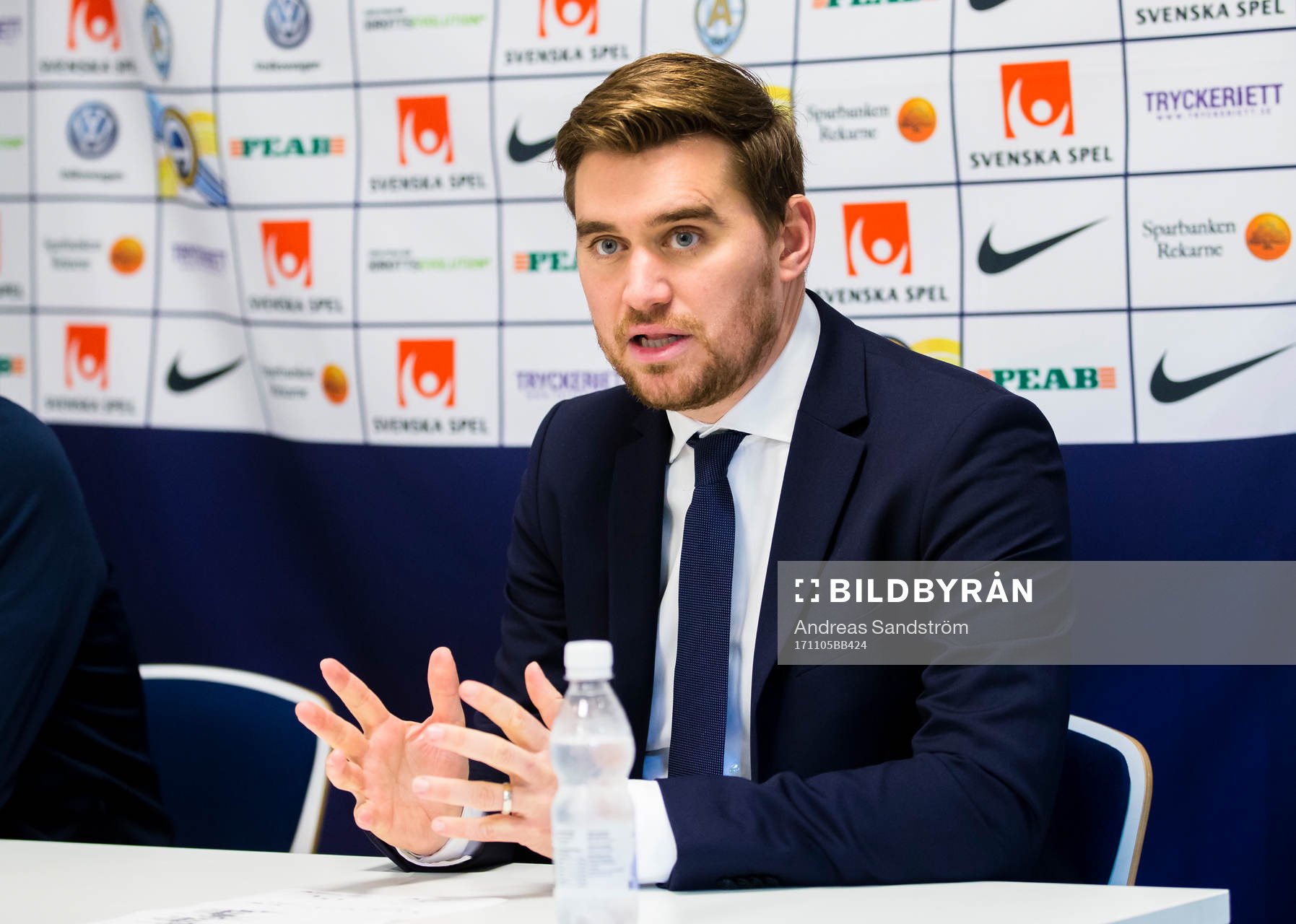 AFC Eskilstunas tränare Michael Jolley på presskonferensen