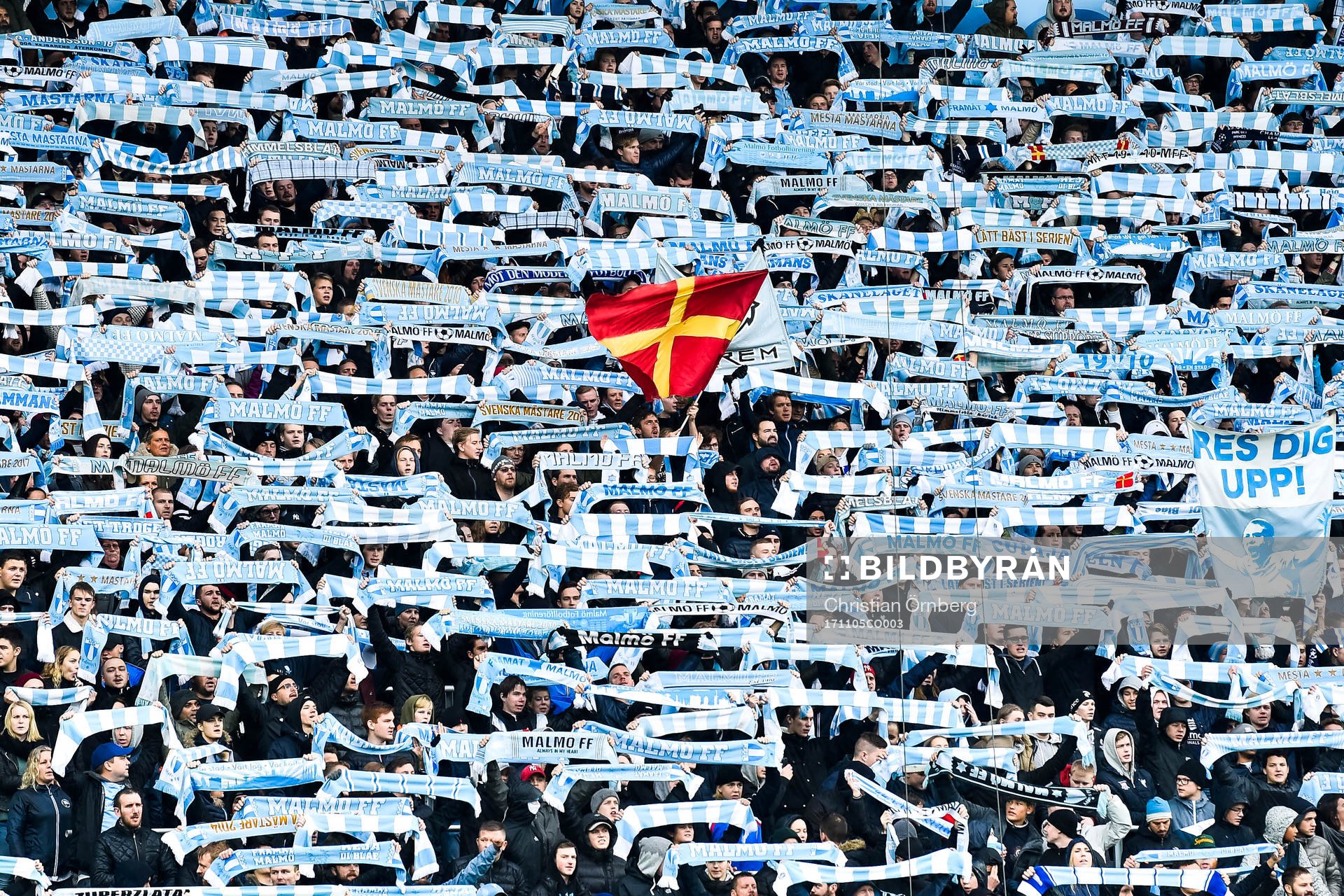 Malmö FFs supportrar före fotbollsmatchen i Allsvenskan
