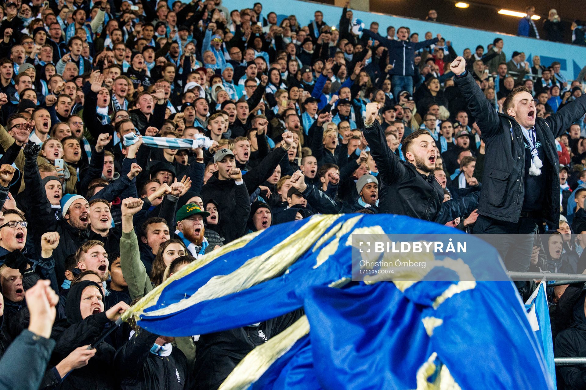Malmö FFs supportar jublar åt spelarna