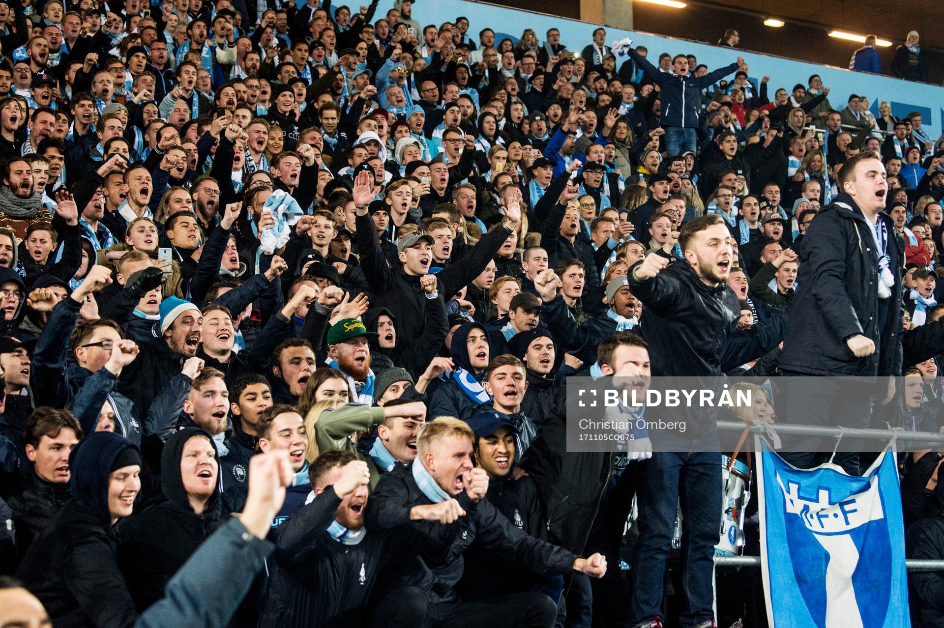 Malmö FFs supportar jublar åt spelarna