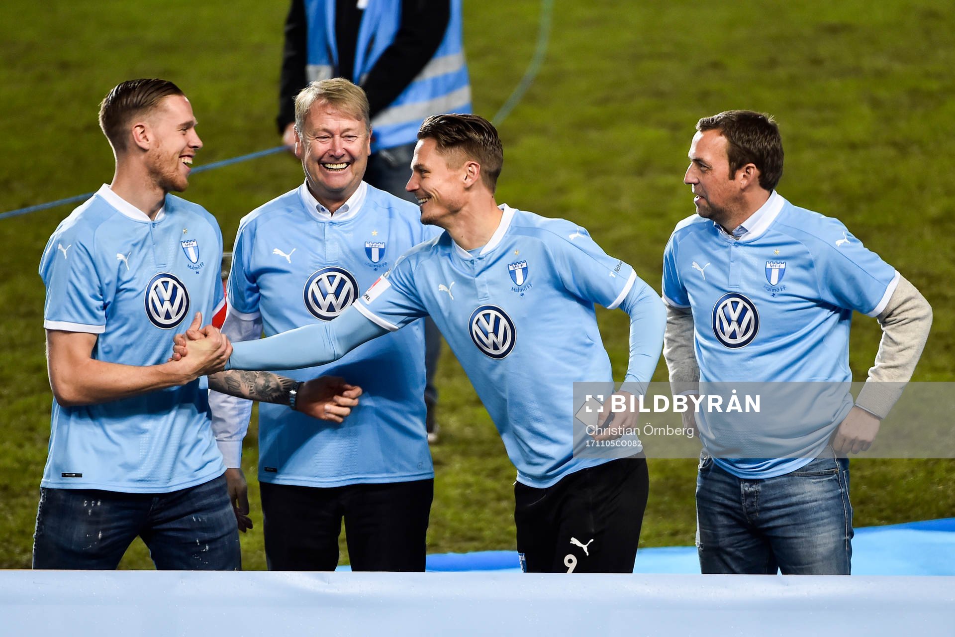Malmö FFs tjugo guld uppmärksammas, 2013, Pontus Jansson, 2014, Åge Hareide, 2016, Allan Kuhn och 2017 Markus Rosenberg efter fotbollsmatchen i Allsvenskan mellan Malmö FF och Häcken den 5 november 2017 i Malmö.