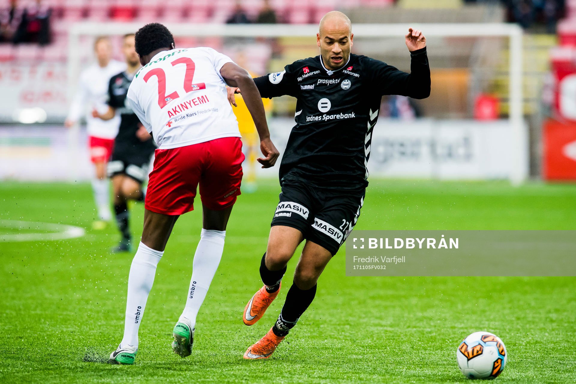 Akinsola Akinyemi of Fredrikstad and Kjell Rune Sellin