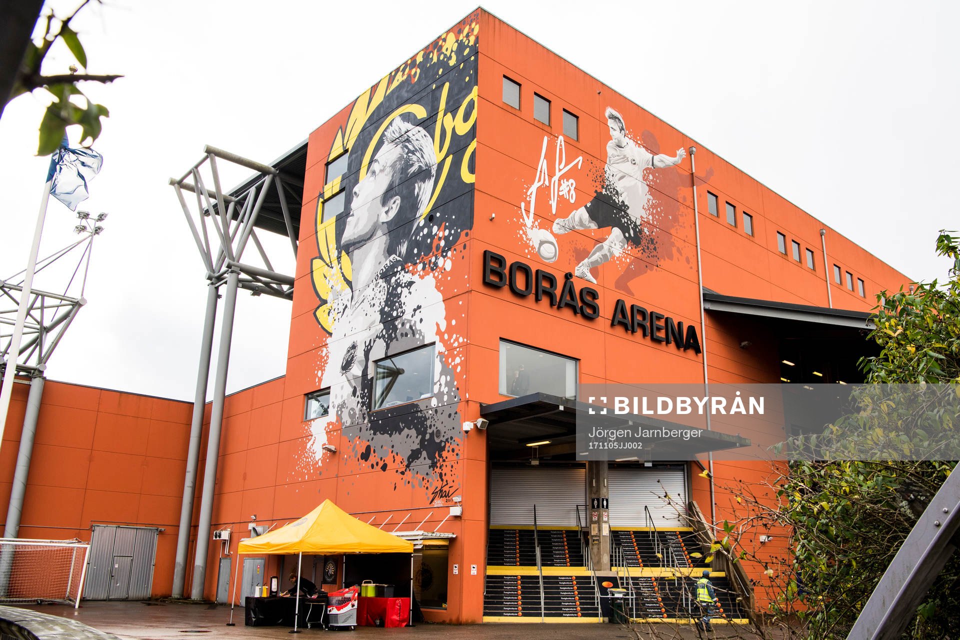Väggmålning på Borås arena med Anders Svensson målad