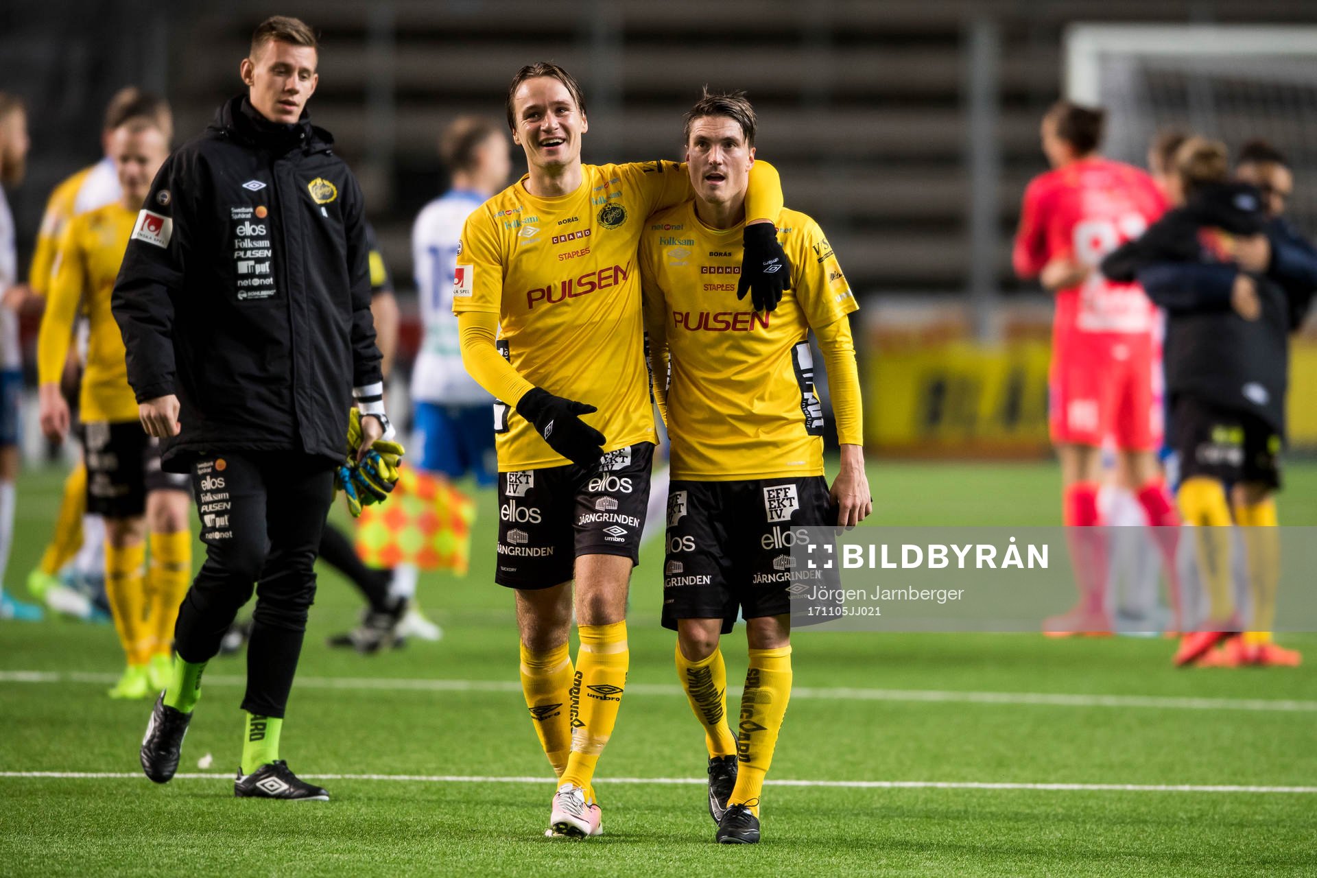 Elfsborgs Lasse Nilsson kramas om av Viktor Prodell