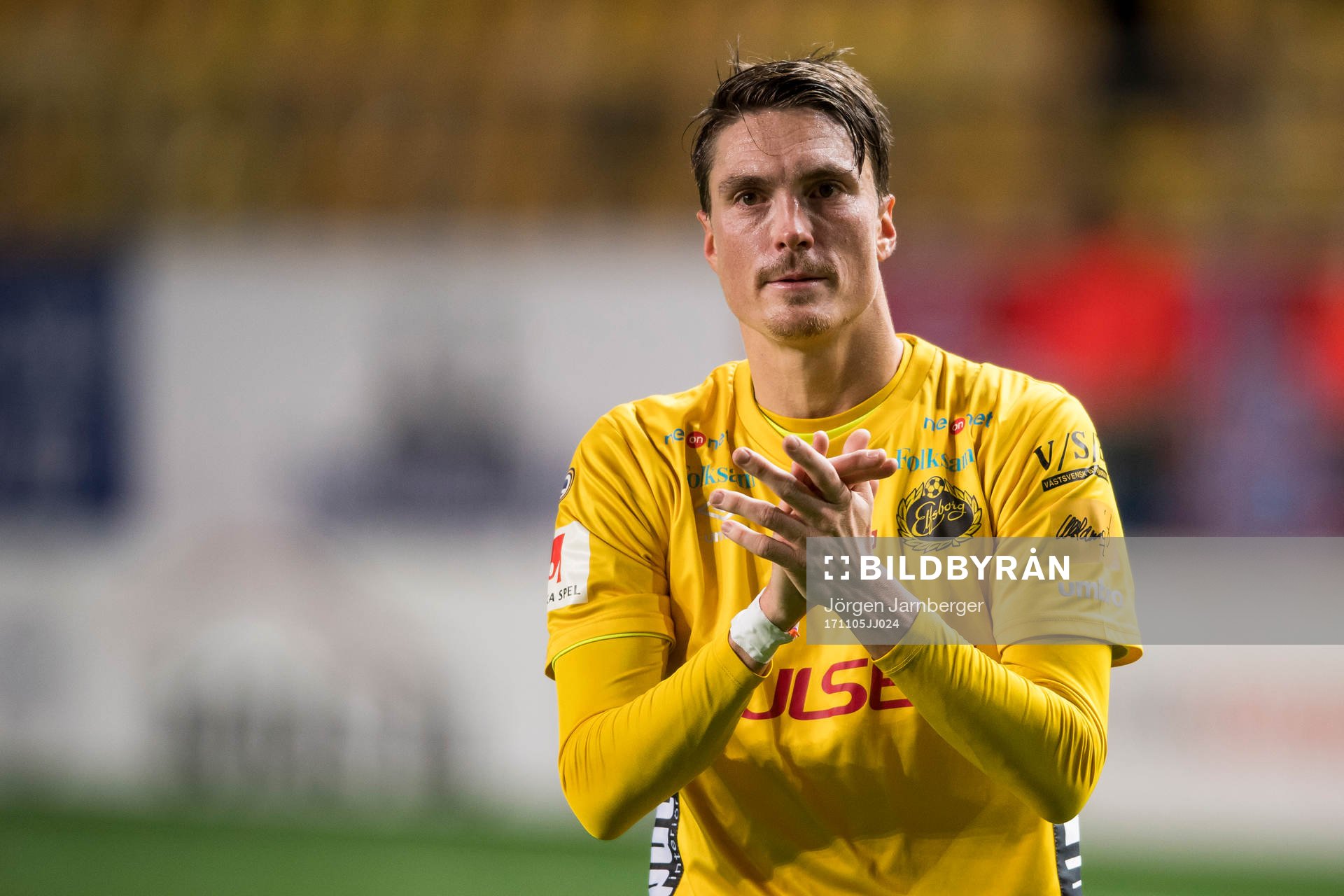 Elfsborgs Lasse Nilsson tackas av