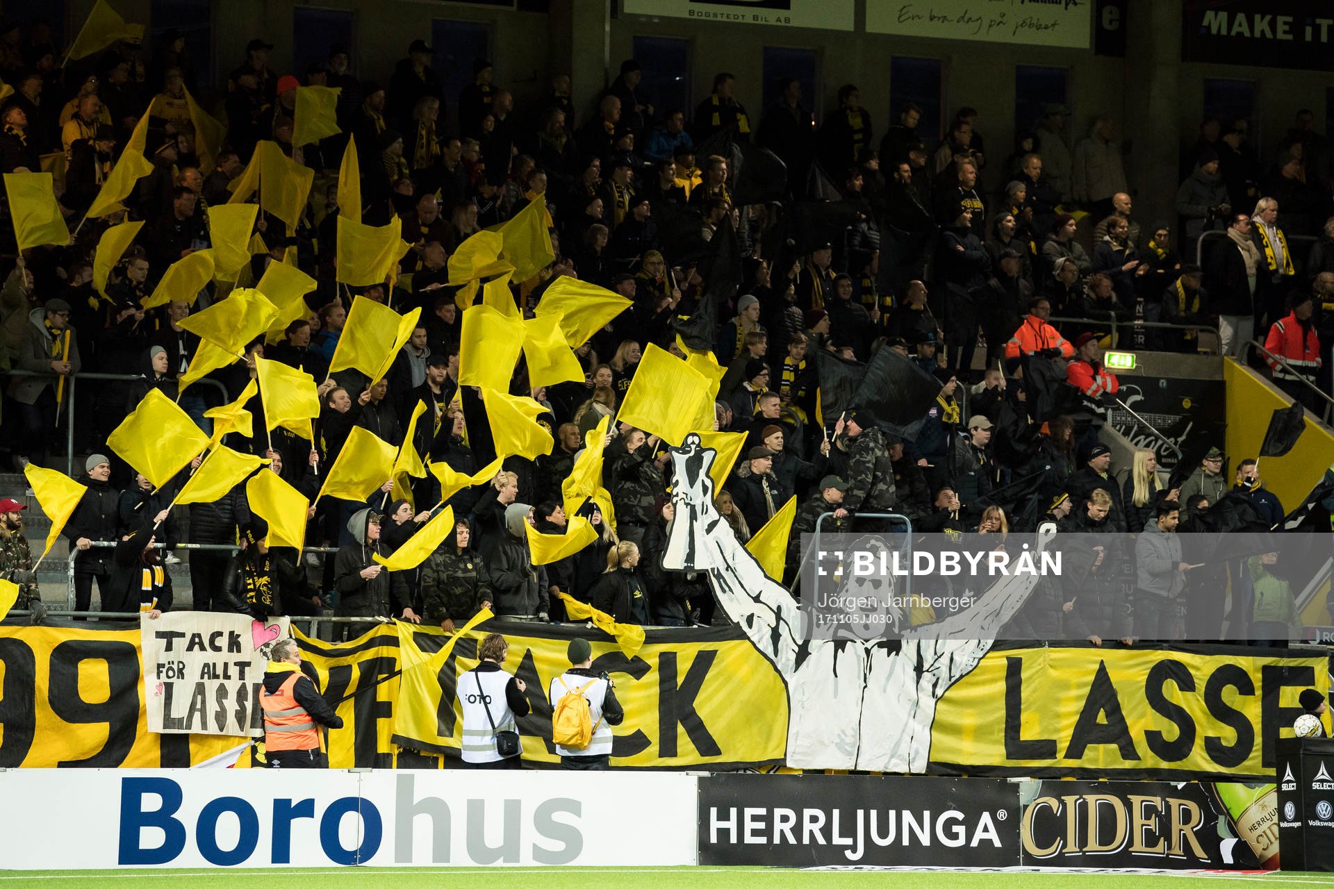 Elfsborgs supportrars hyllning till Elfsborgs Lasse Nilsson