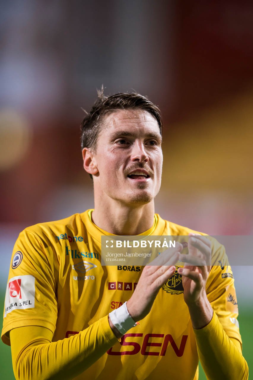 Elfsborgs Lasse Nilsson tackas av