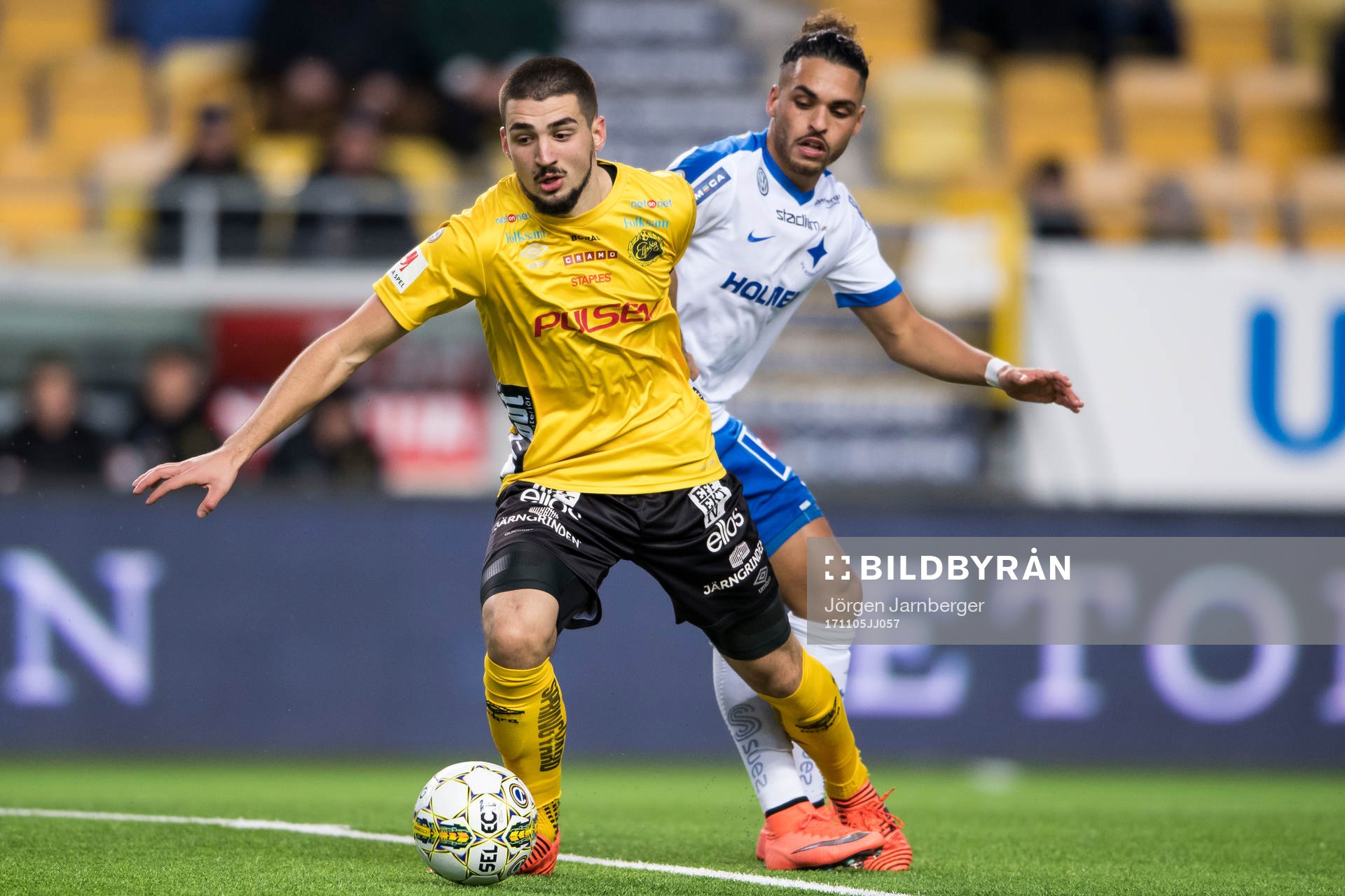 Elfsborgs Ibrahim Dresevic och Norrköpings Alexander Jacobsen under fotbollsmatchen i Allsvenskan mellan Elfsborg och Norrköping den 5 november 2017 i Borås.