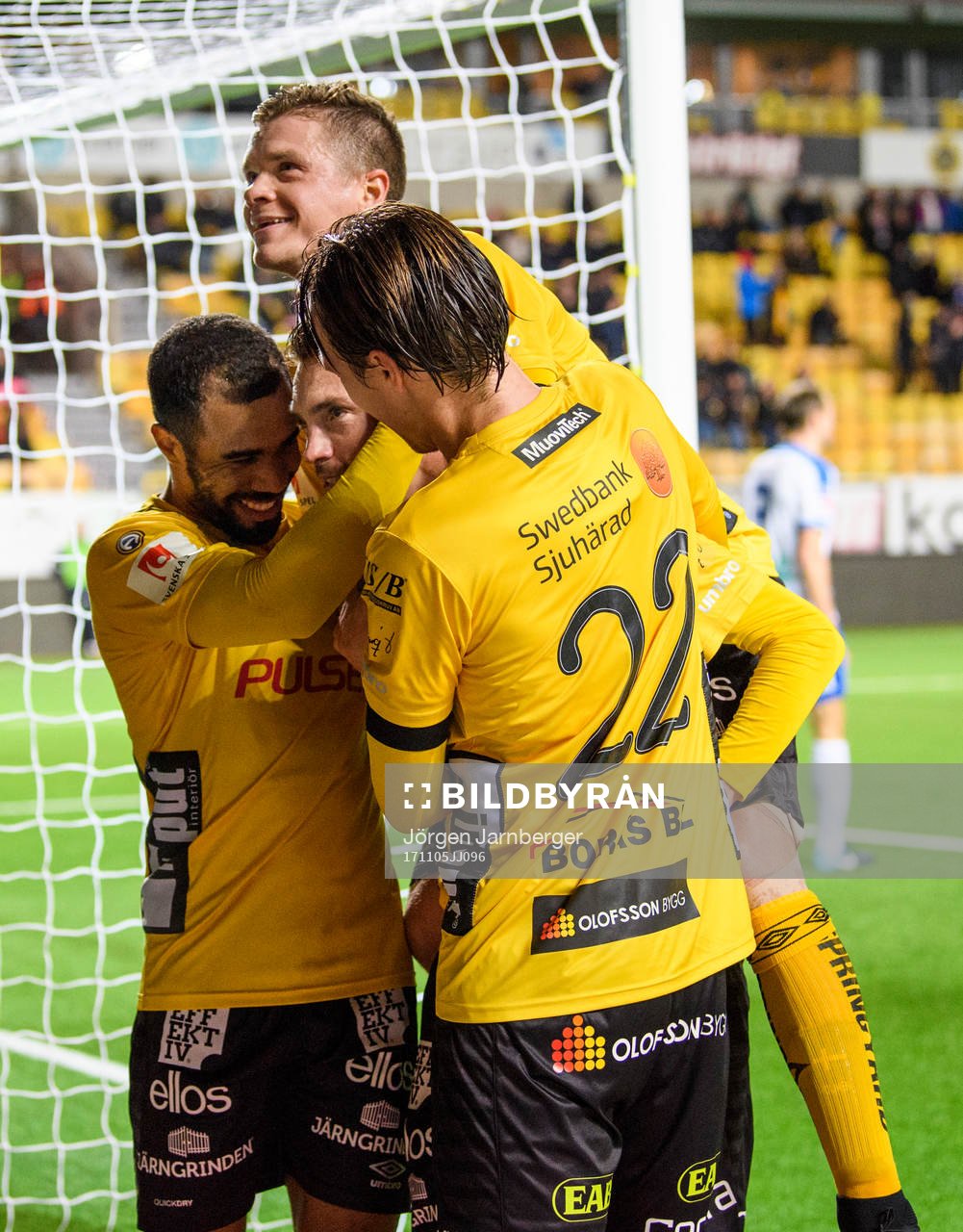Elfsborgs Lasse Nilsson kramas om av Samuel Holmén, Alex