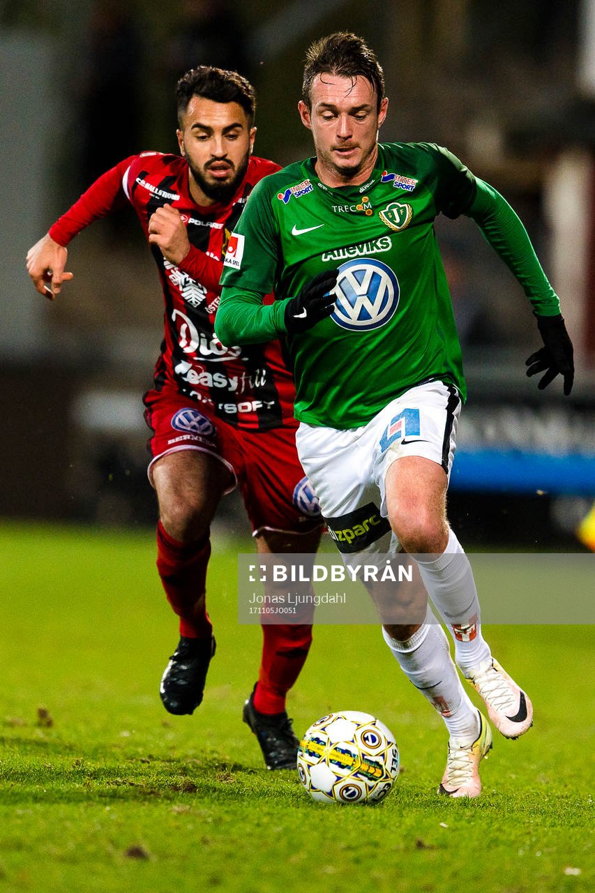 Jönköpings Daryl Smylie jagas av Östersunds Brwa Nouri