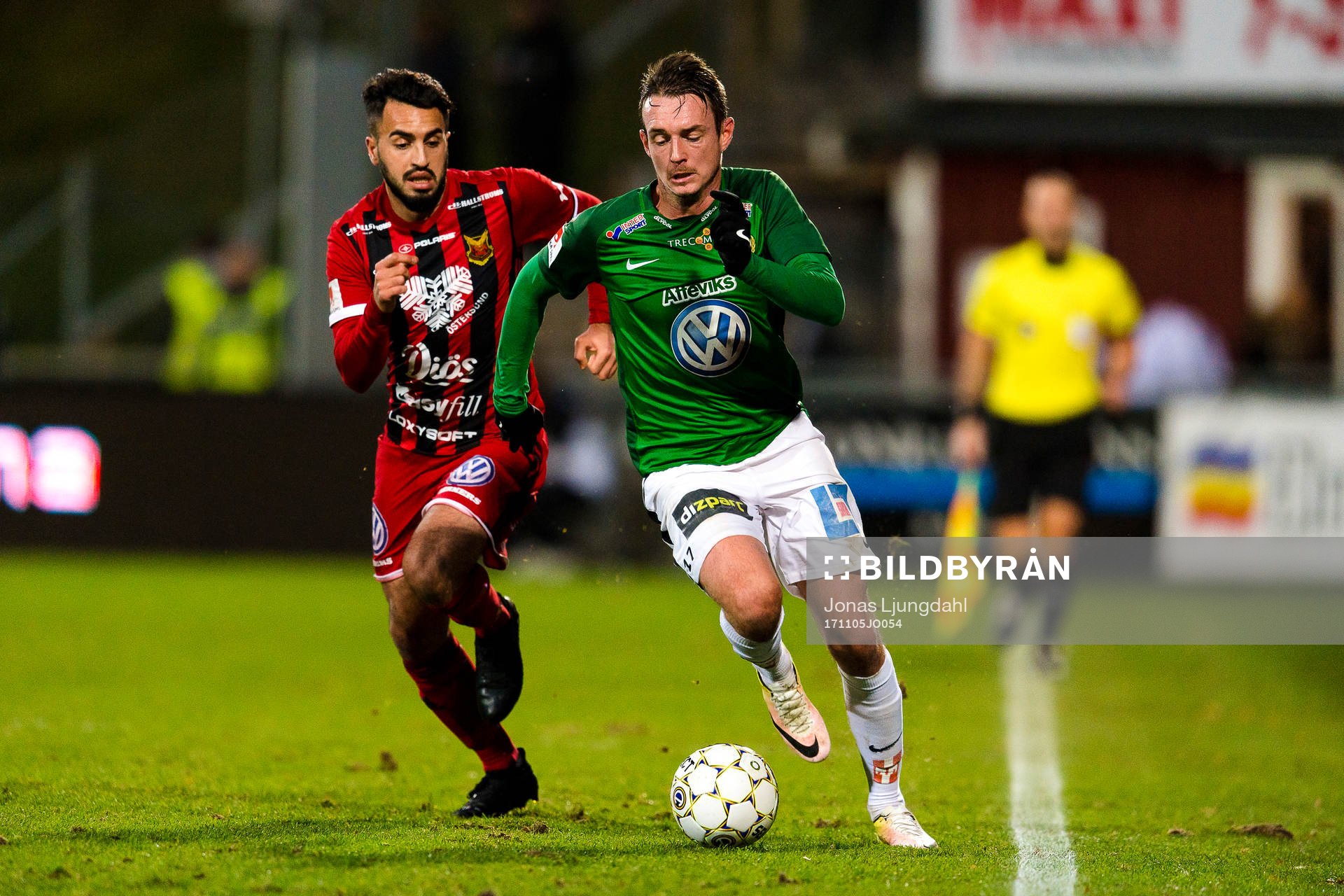 Jönköpings Daryl Smylie jagas av Östersunds Brwa Nouri