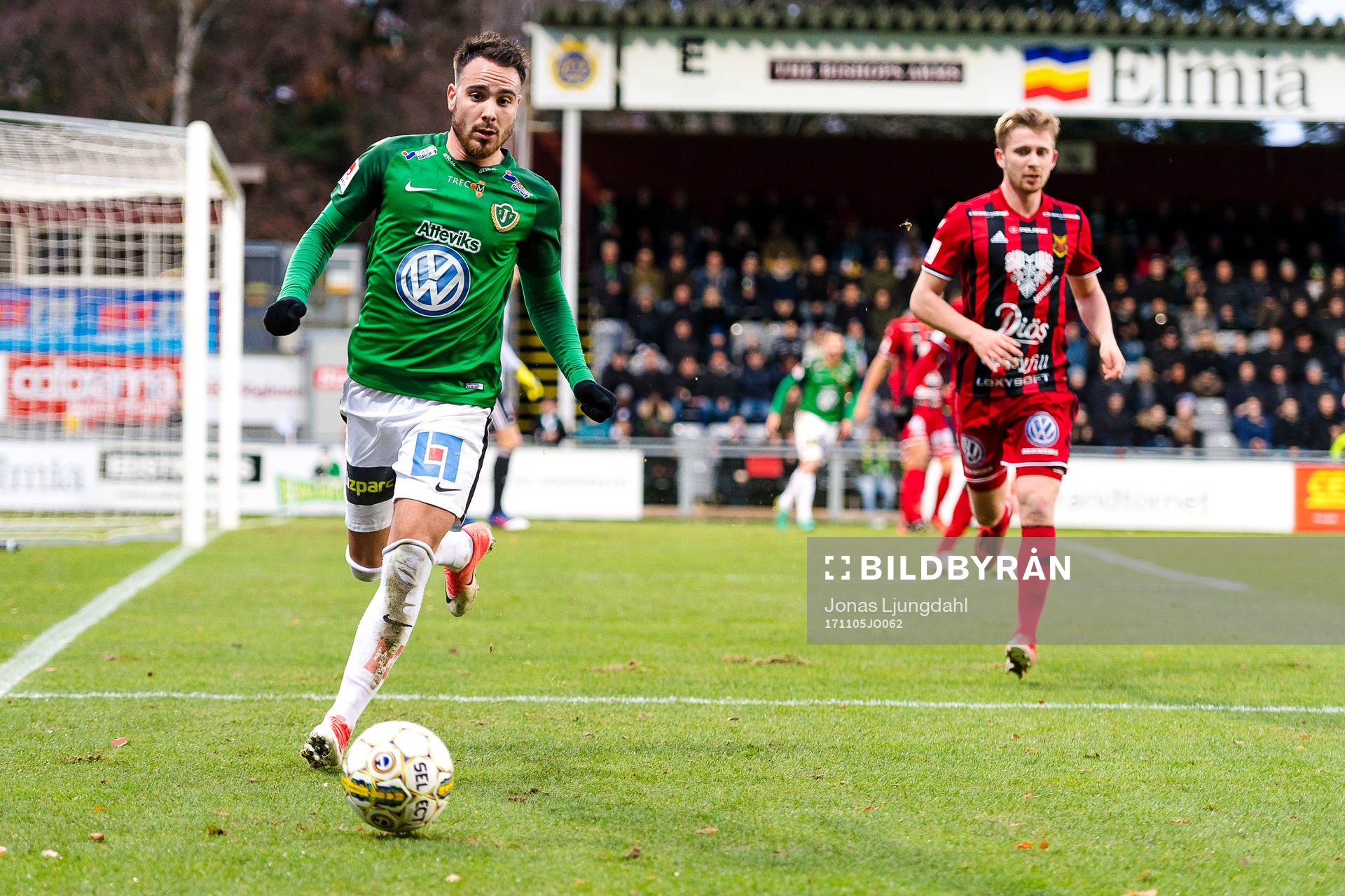 Jönköpings Dzenis Kozica jagar bollen