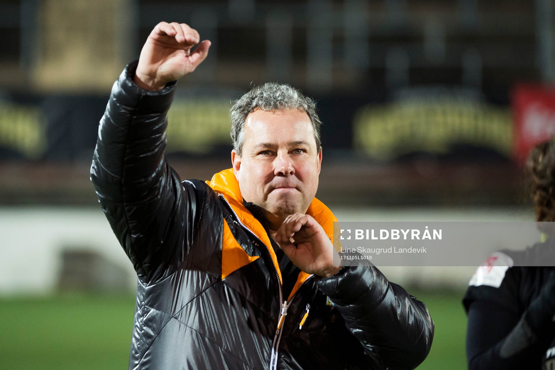 Göteborgs tränare Stefan Rehn jublar efter vinst i fotbollsmatchen i Damallsvenskan mellan Kopparbergs Göteborg FC och Djurgården den 5 november 2017 i Göteborg.