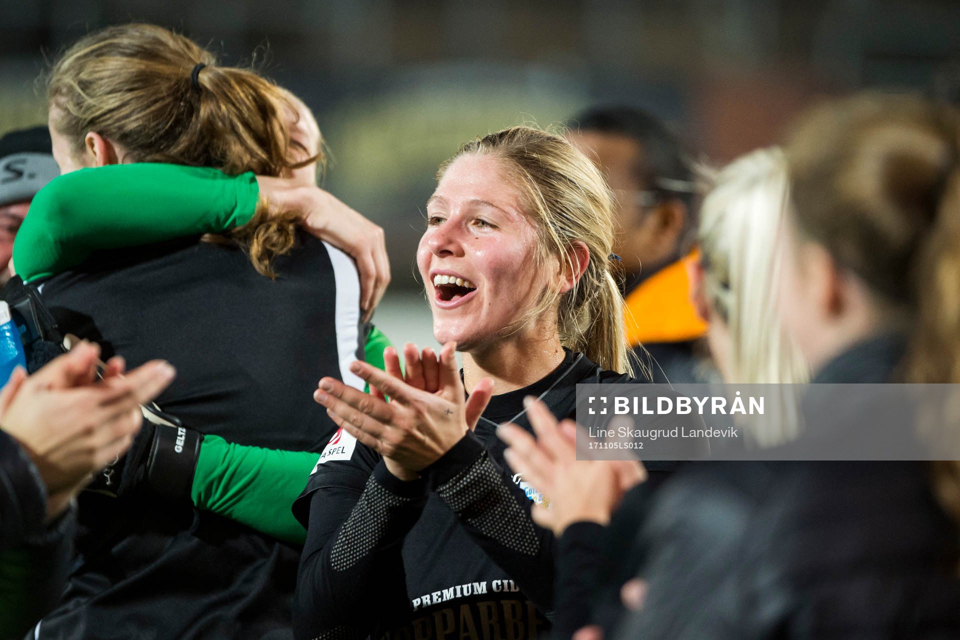 Göteborgs Sarah Teengarden jublar efter  fotbollsmatchen i Damallsvenskan mellan Kopparbergs Göteborg FC och Djurgården den 5 november 2017 i Göteborg.