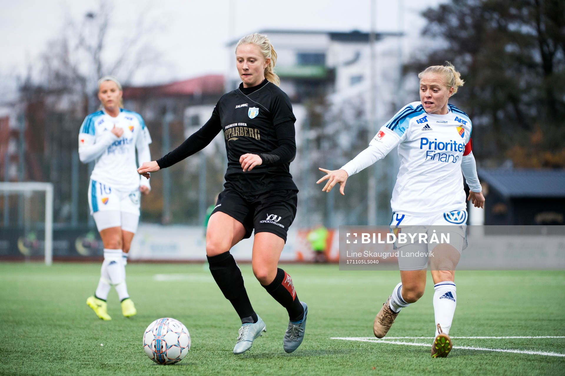 Göteborgs Rebecka Blomqvist och Djurgårdens Mia Jalkerud