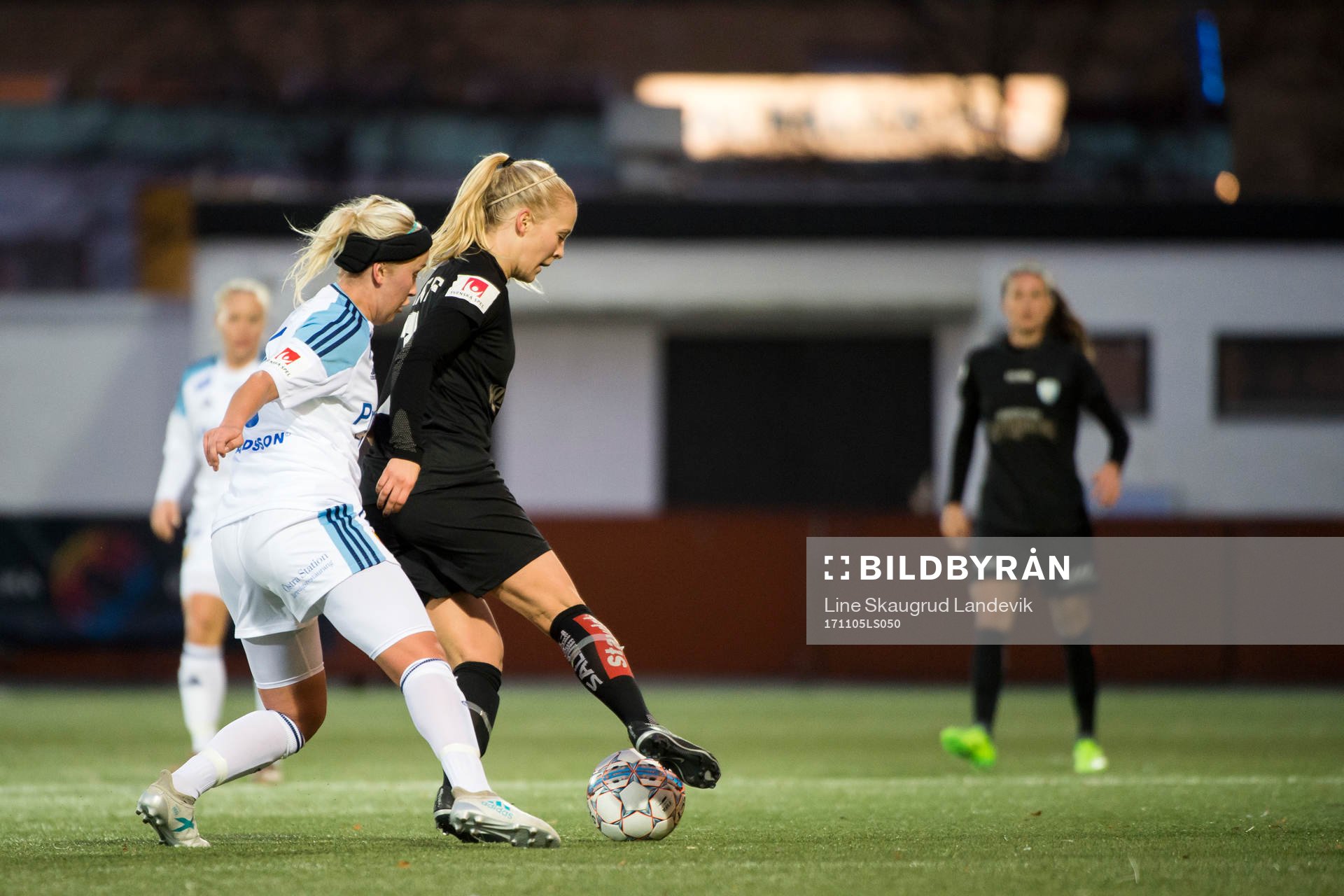 Djurgårdens Annika Kukkonen och Göteborgs Adelina Engman