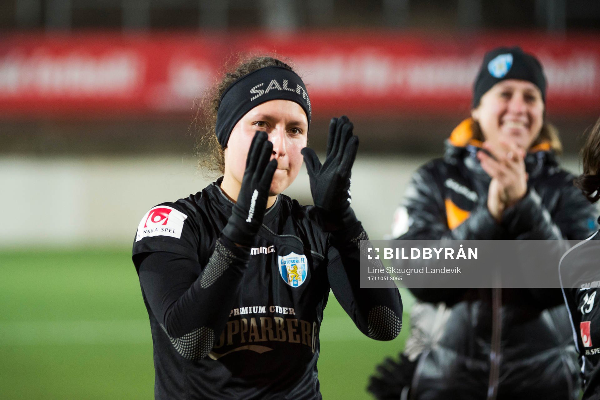 Göteborgs Catrine Johansson jublar efter fotbollsmatchen i Damallsvenskan mellan Kopparbergs Göteborg FC och Djurgården den 5 november 2017 i Göteborg.