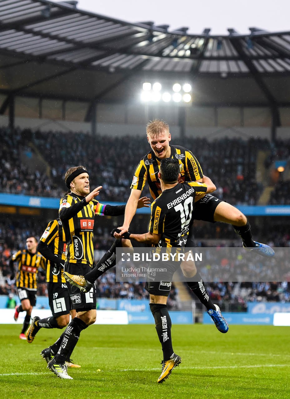 Häckens Juhani Ojala , Paulinho och Daleho Irandust jublar