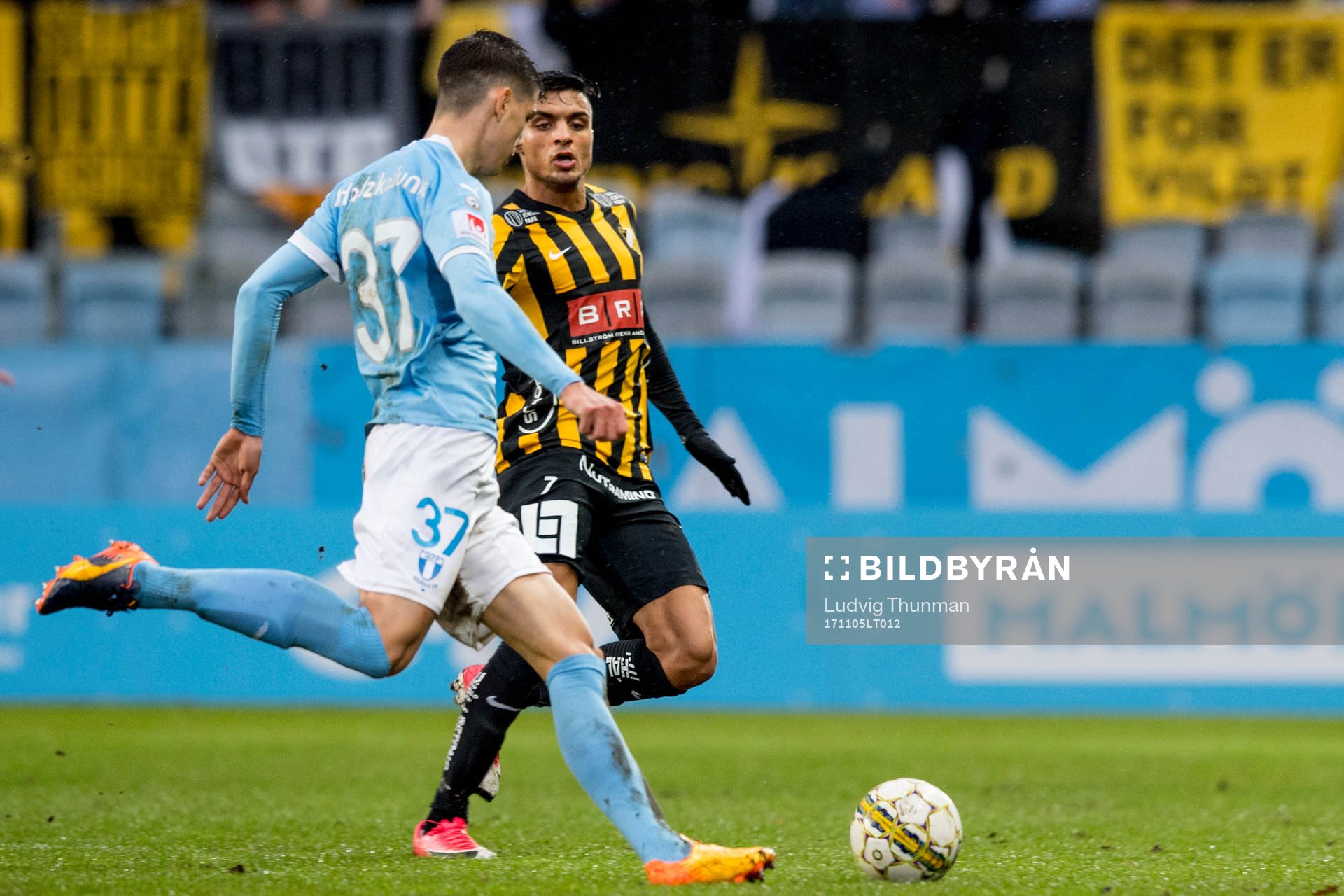 Malmö FFs Dennis Hadzikadunic och Häckens Ahmed Yasin
