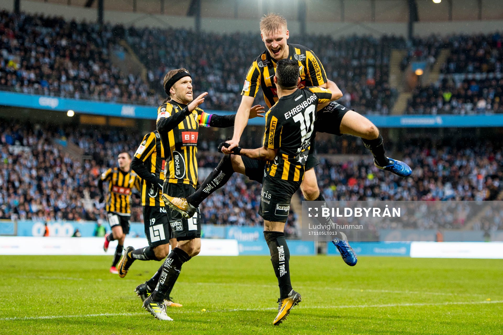 Häckens Juhani Ojala , Paulinho och Daleho Irandust jublar