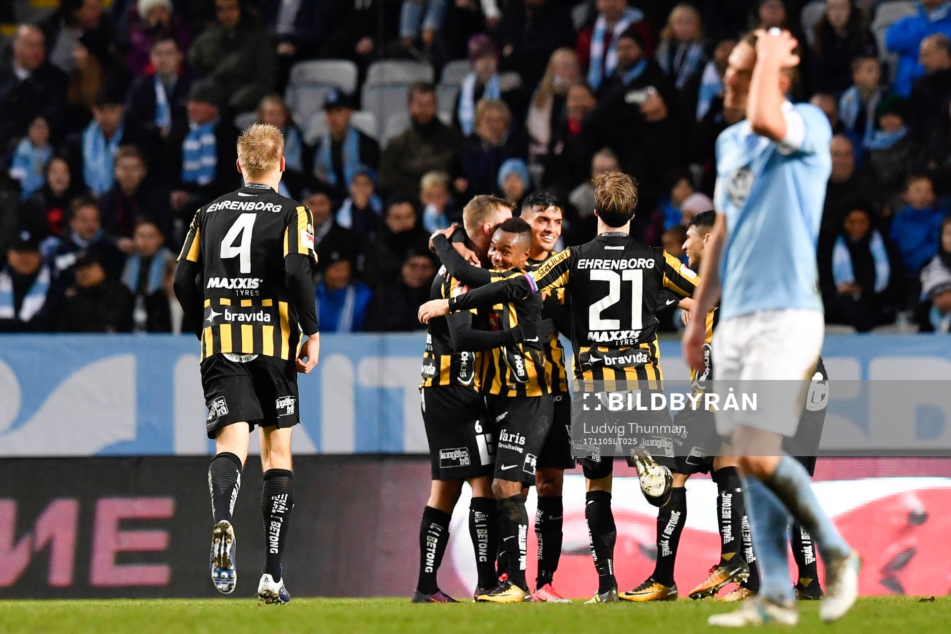 Häckens spelare jublar