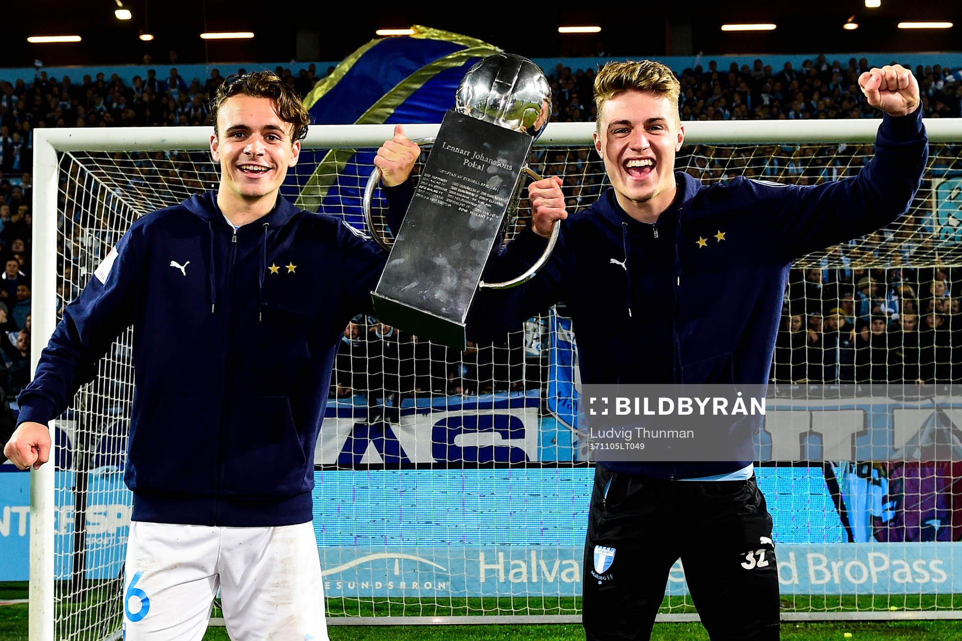 Malmö FFs Andreas Vindheim och Mattias Svanberg höjer