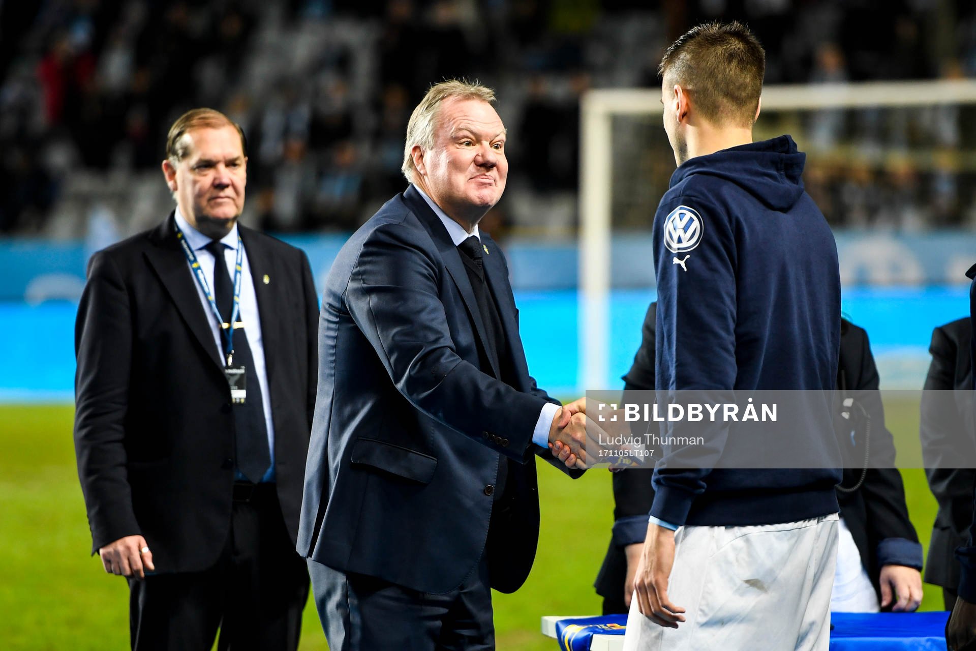Fotbollsförbundets ordförande Karl-Erik Nilsson lämnar