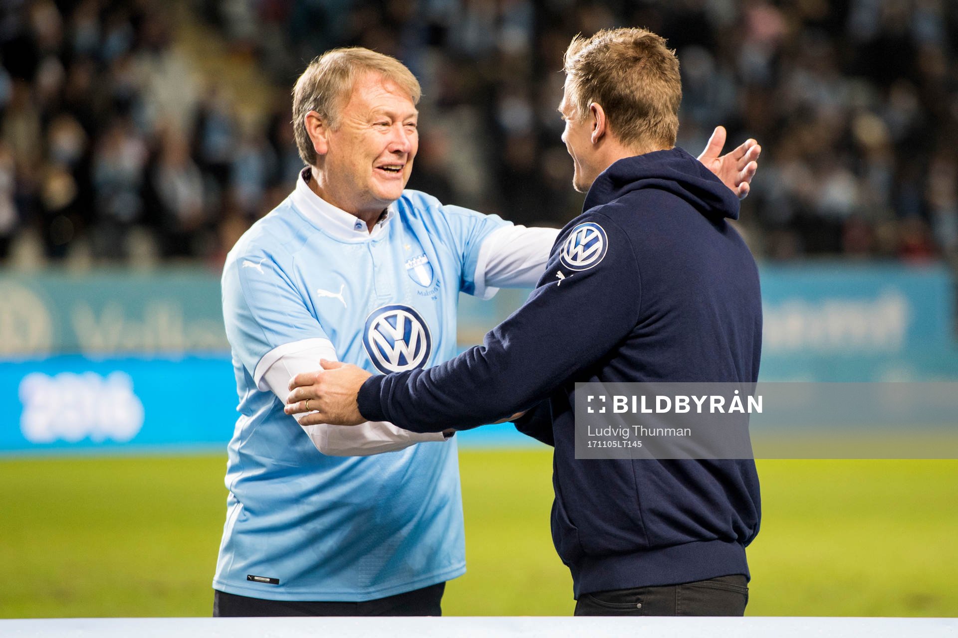 Malmö FFs fd tränare Åge Hareide kramar om målvakt