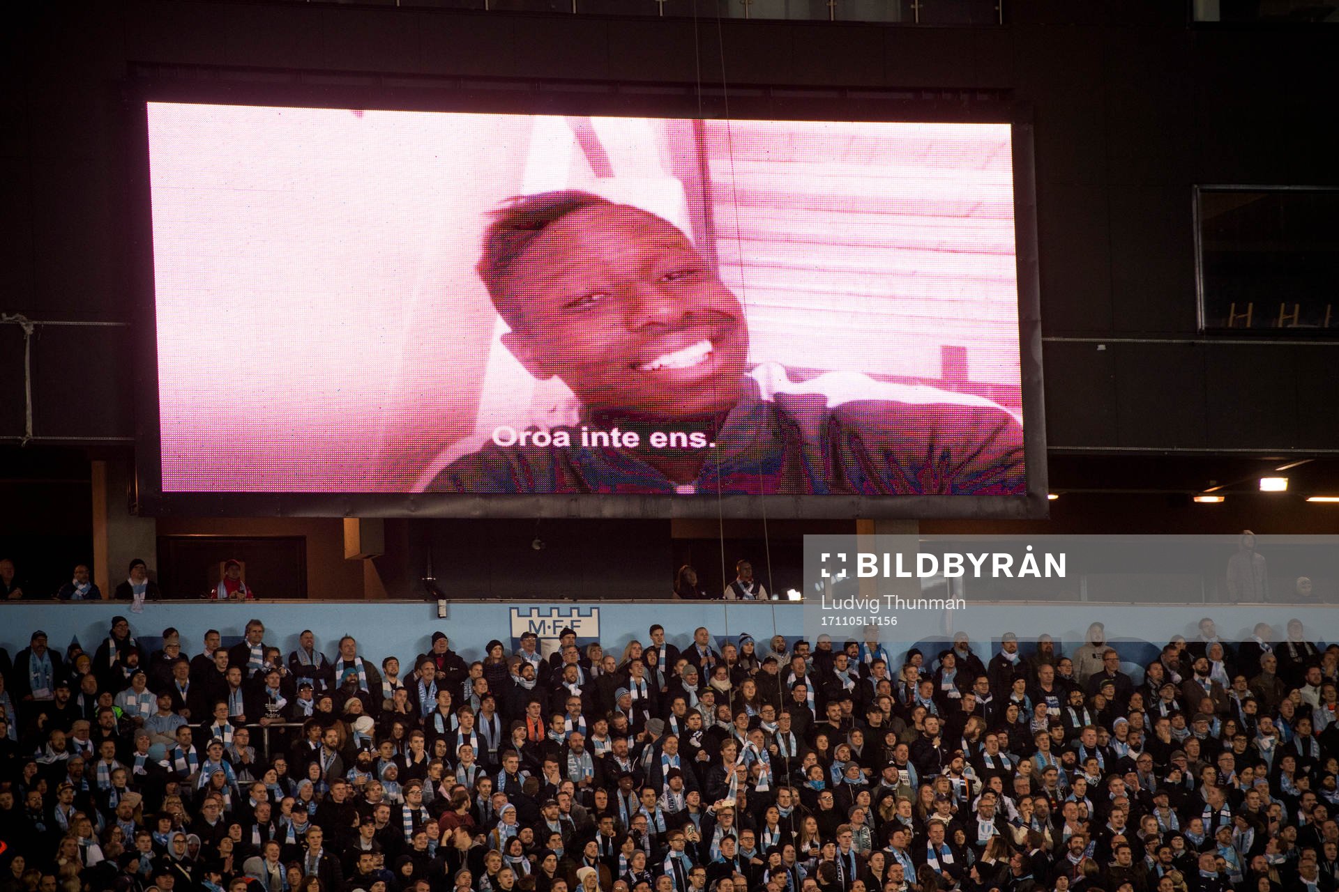 Pa Konate pratar