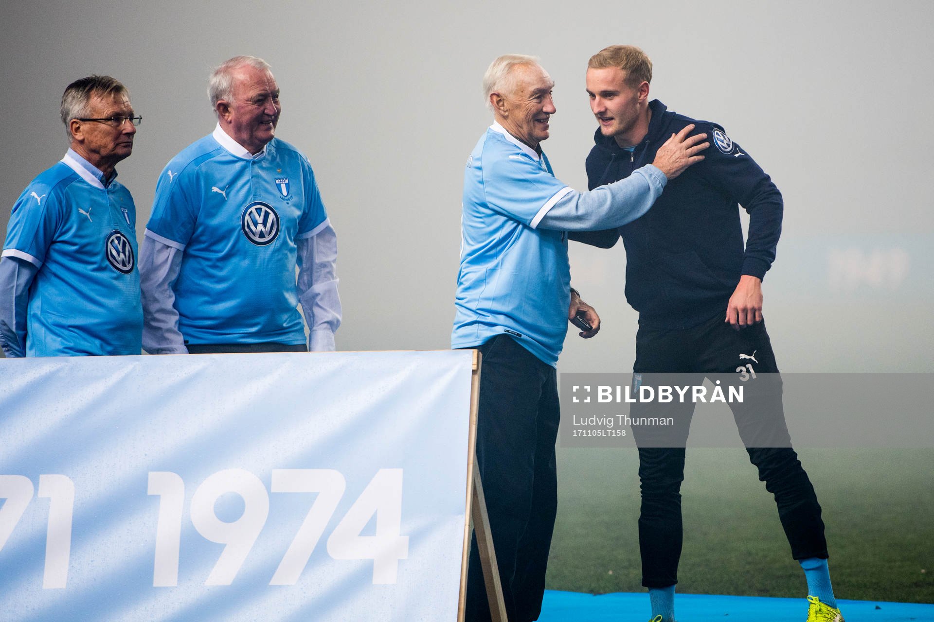 Krister Kristensson och Franz Brorsson efter Malmö FFs tjugonde SM-guld efter fotbollsmatchen i Allsvenskan mellan Malmö FF och Häcken den 5 november 2017 i Malmö.