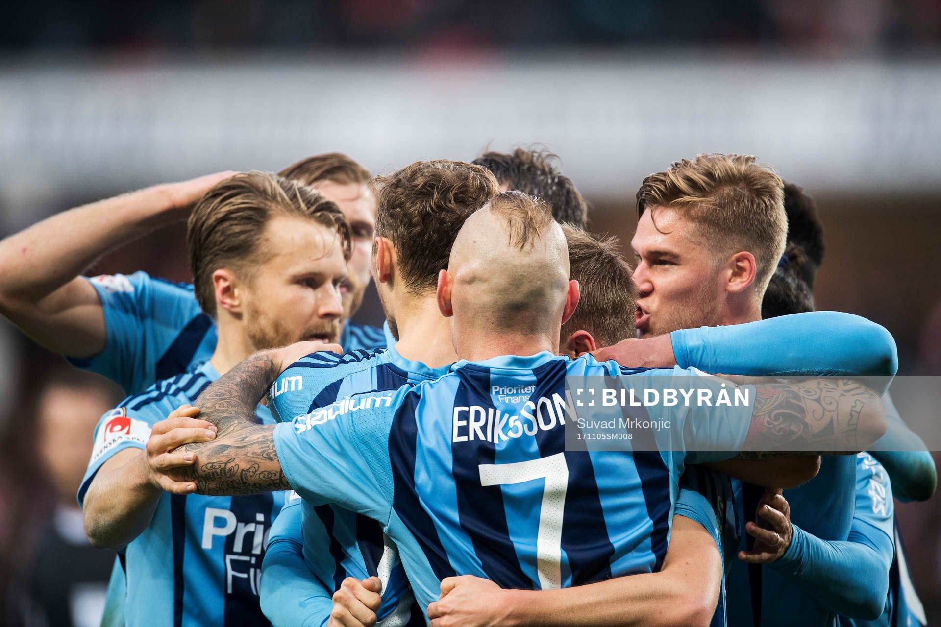 Djurgårdens Kerim Mrabti jublar med lagkamrater