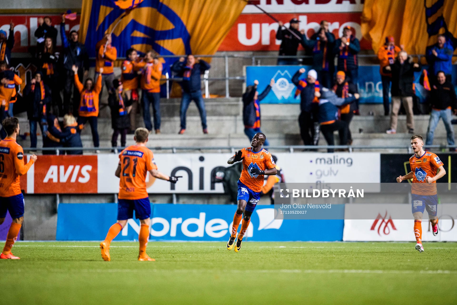 Edwin Gyasi of Aalesund celebrates 2-1 during the Eliteserien match between Aalesund and Rosenborg on November 5, 2017 in Ålesund.