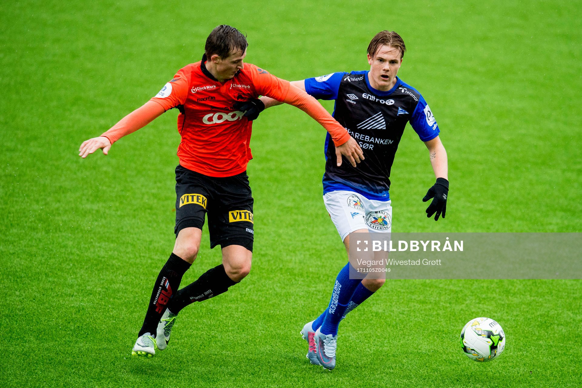 Simen Brekkhus of Åsane and Tobias Christensen of Start