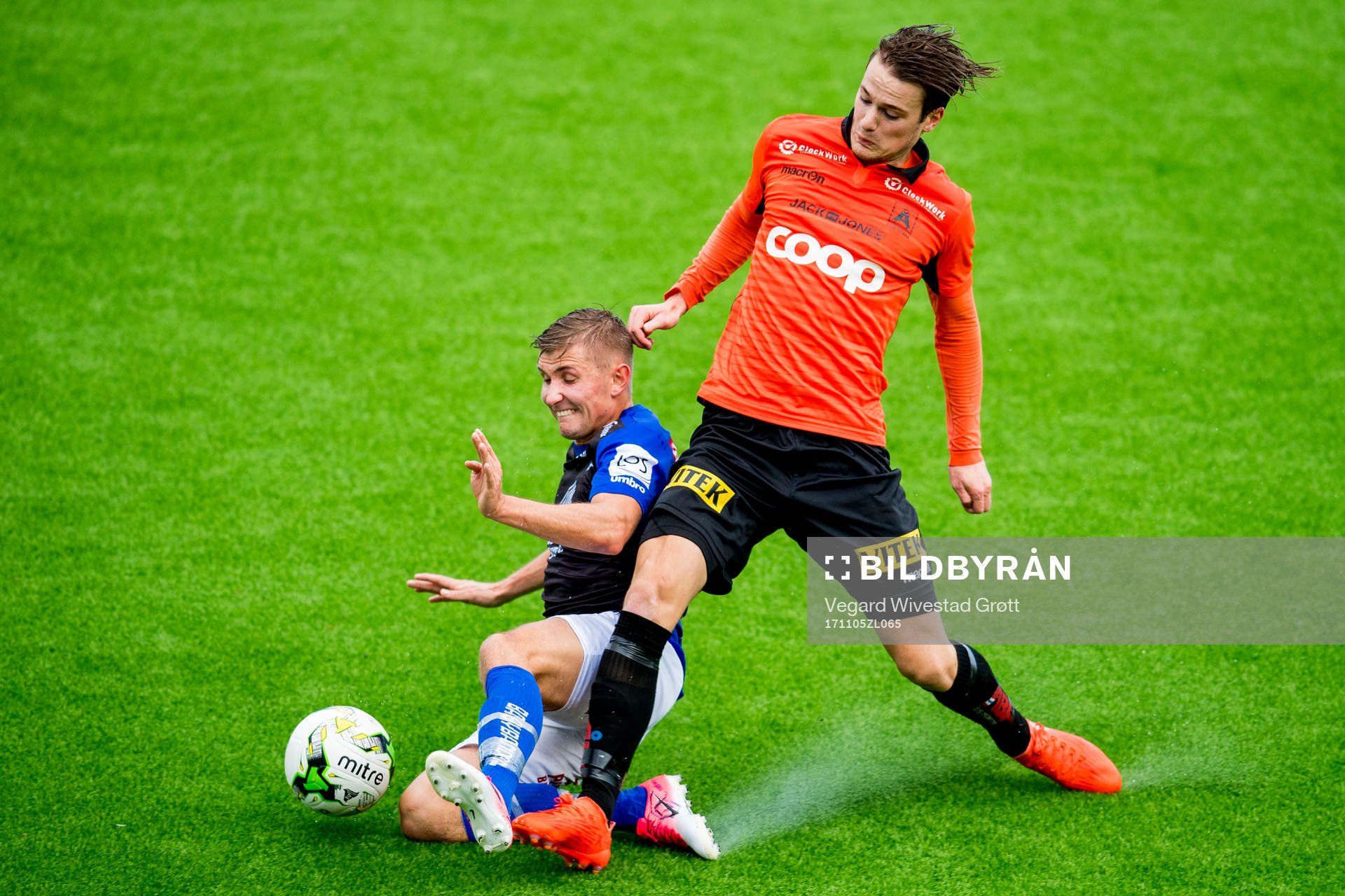 Steffen Lie Skålevik of Start and Martin Ueland of Åsane