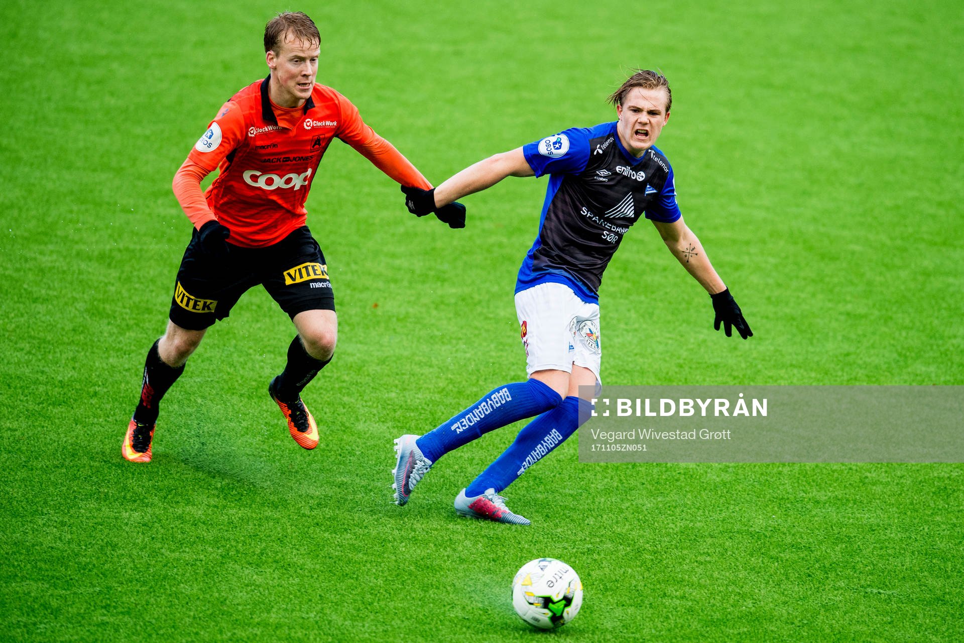 Simen Helland Lassen of Åsane and Tobias Christensen of