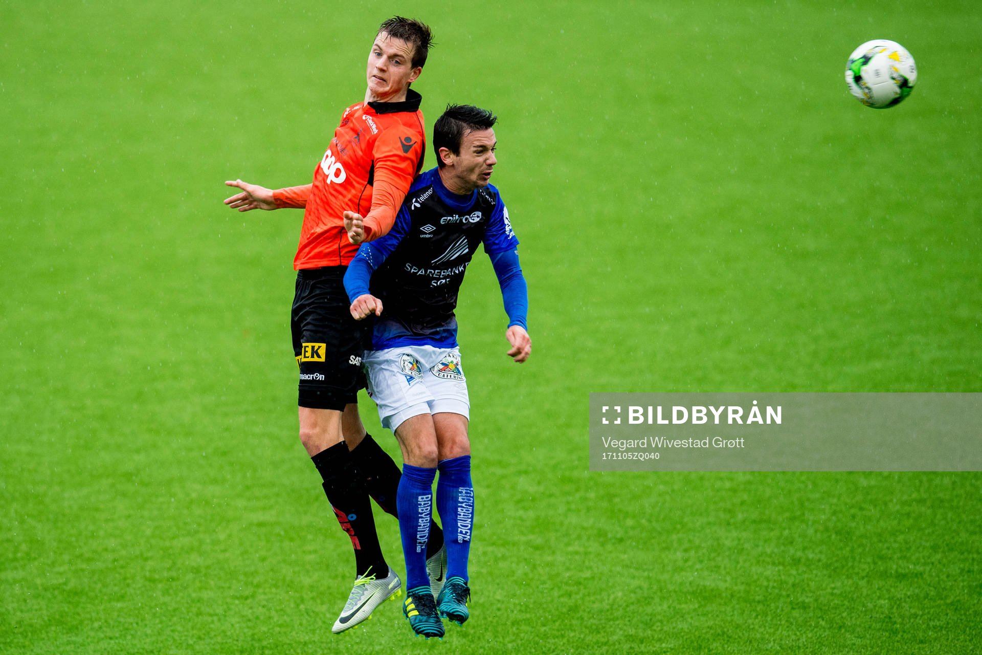 Simen Brekkhus of Åsane and Conor O'Brien of Start during the Obos-ligaen match between Åsane and Start on November 5, 2017 in Åsane.
