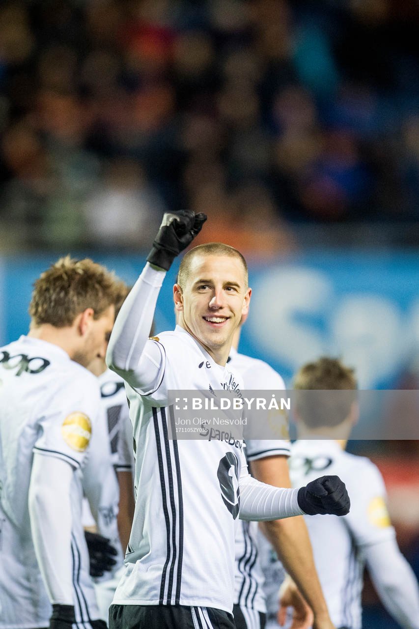 Milan Jevtovic of Rosenborg celebrates 1-0 with his teammates during the Eliteserien match between Aalesund and Rosenborg on November 5, 2017 in Ålesund.